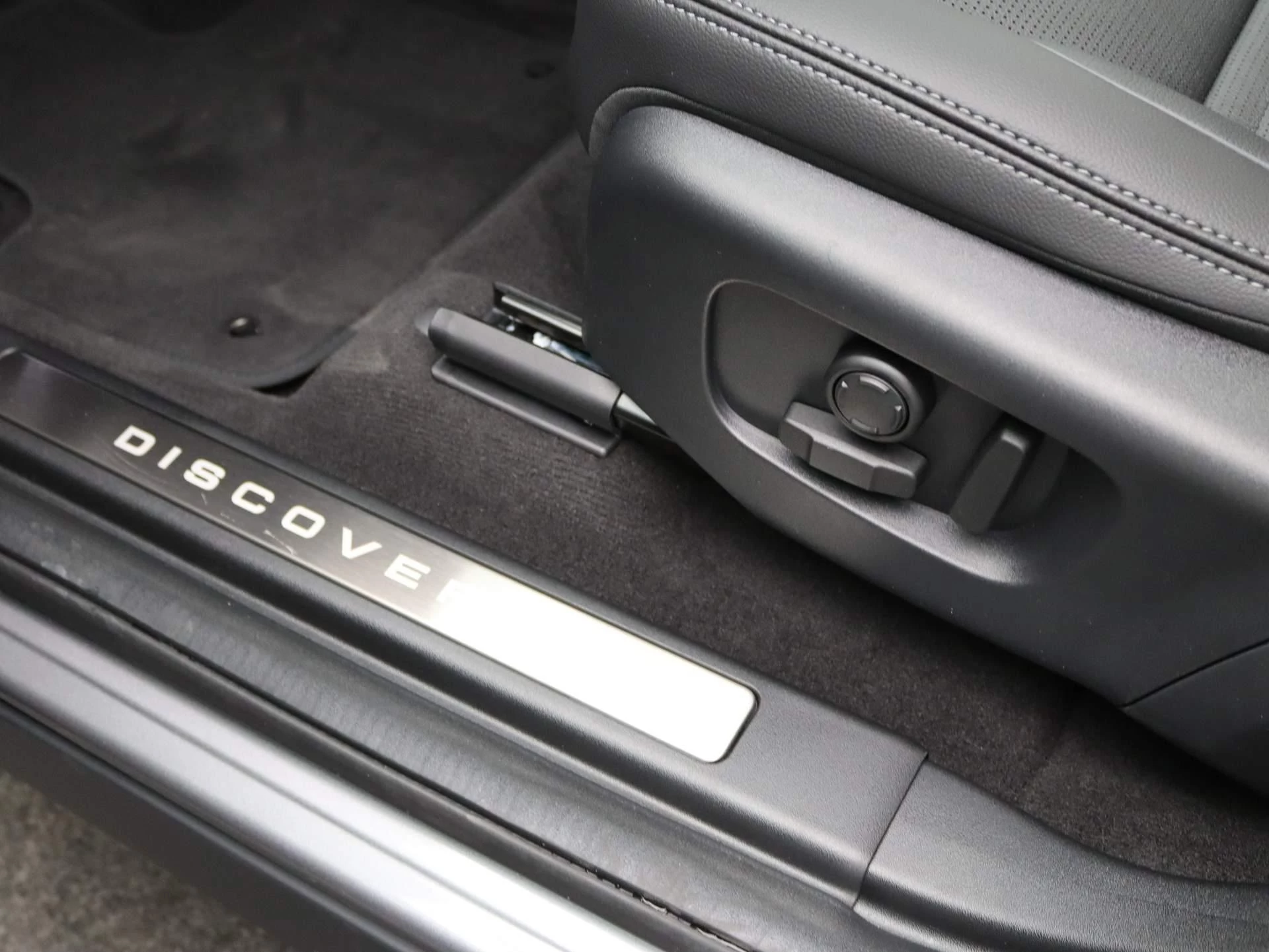 Land Rover-Discovery Sport-image-26