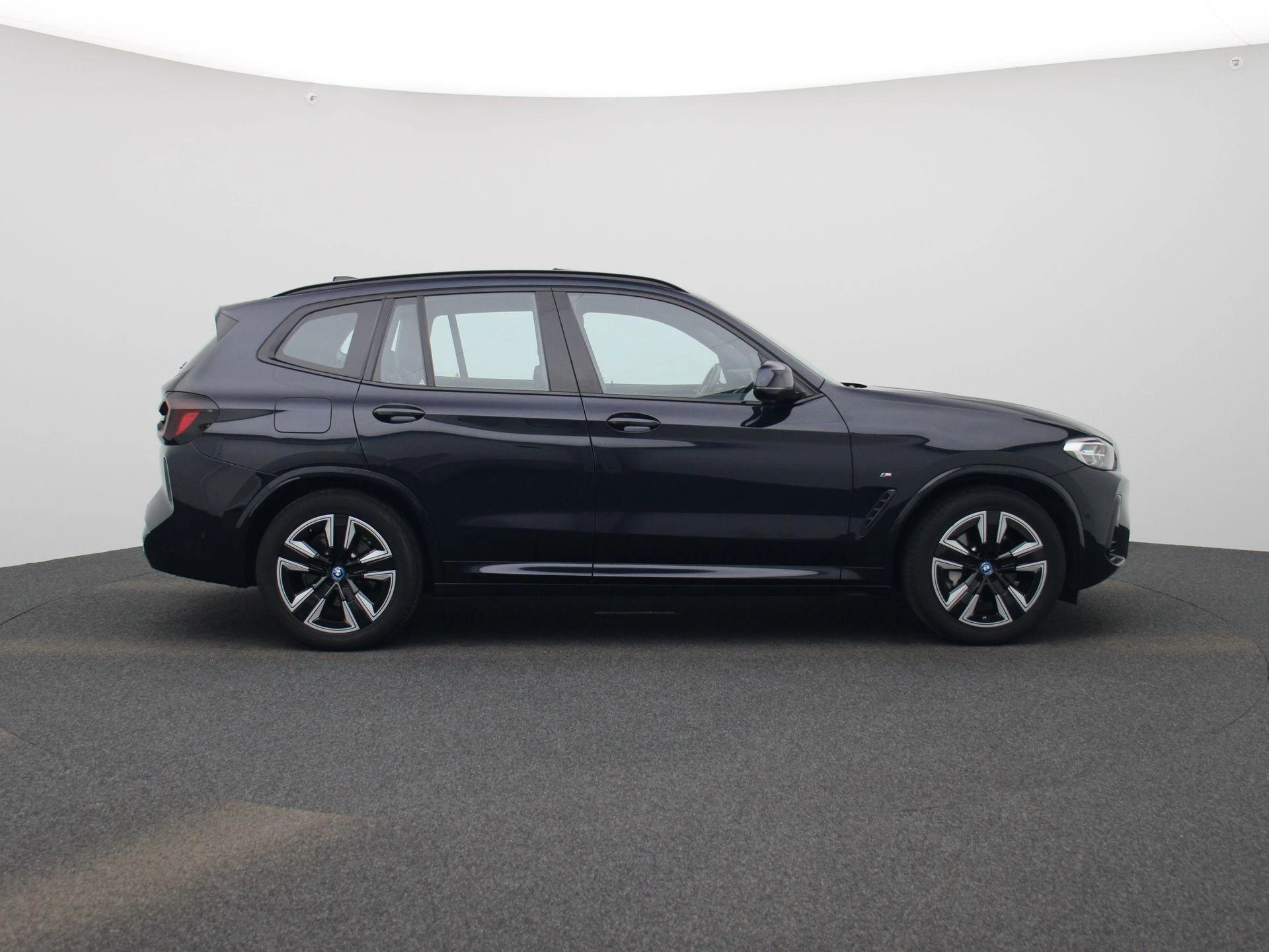 BMW-iX3-image-5