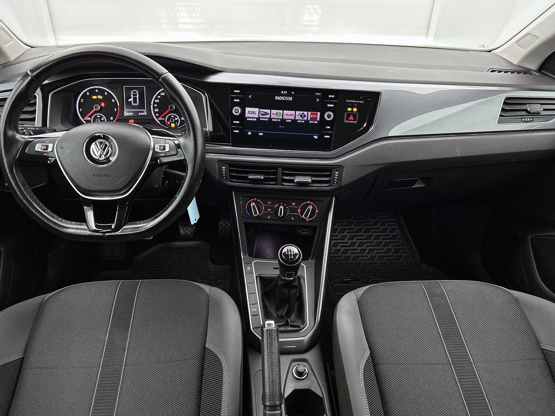 Volkswagen-Polo-image-18