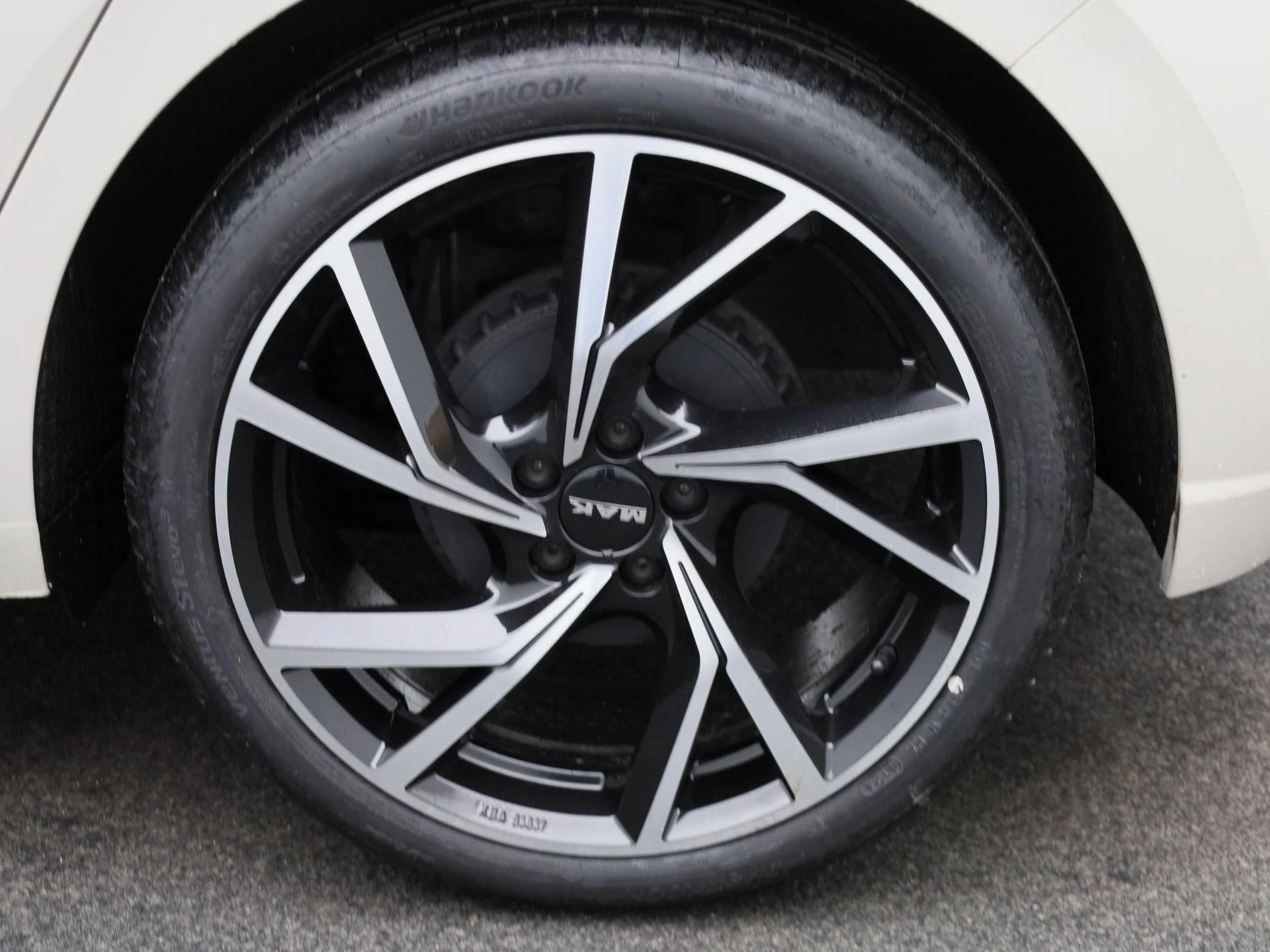 Volkswagen-Polo-image-12