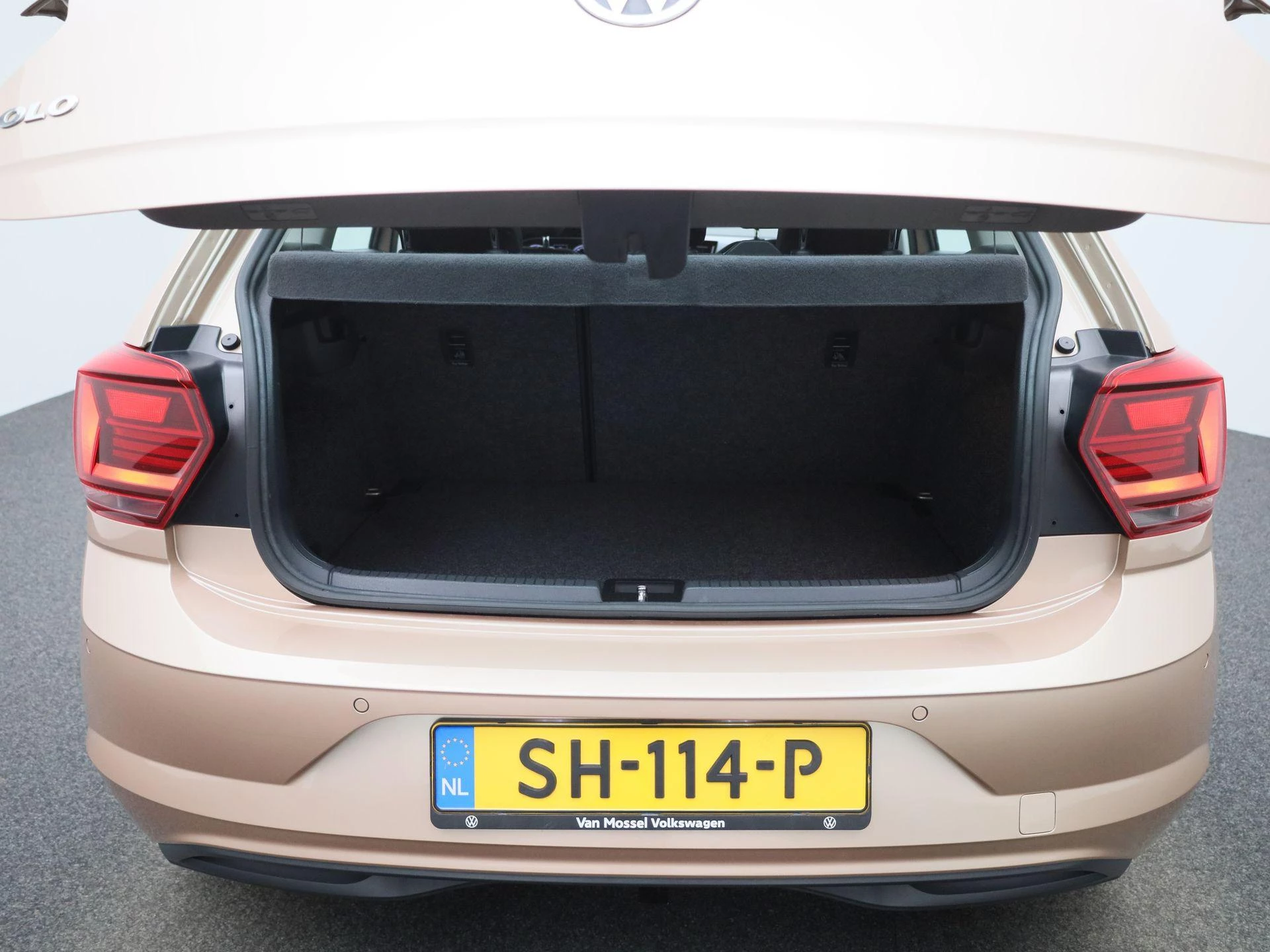 Volkswagen-Polo-image-9