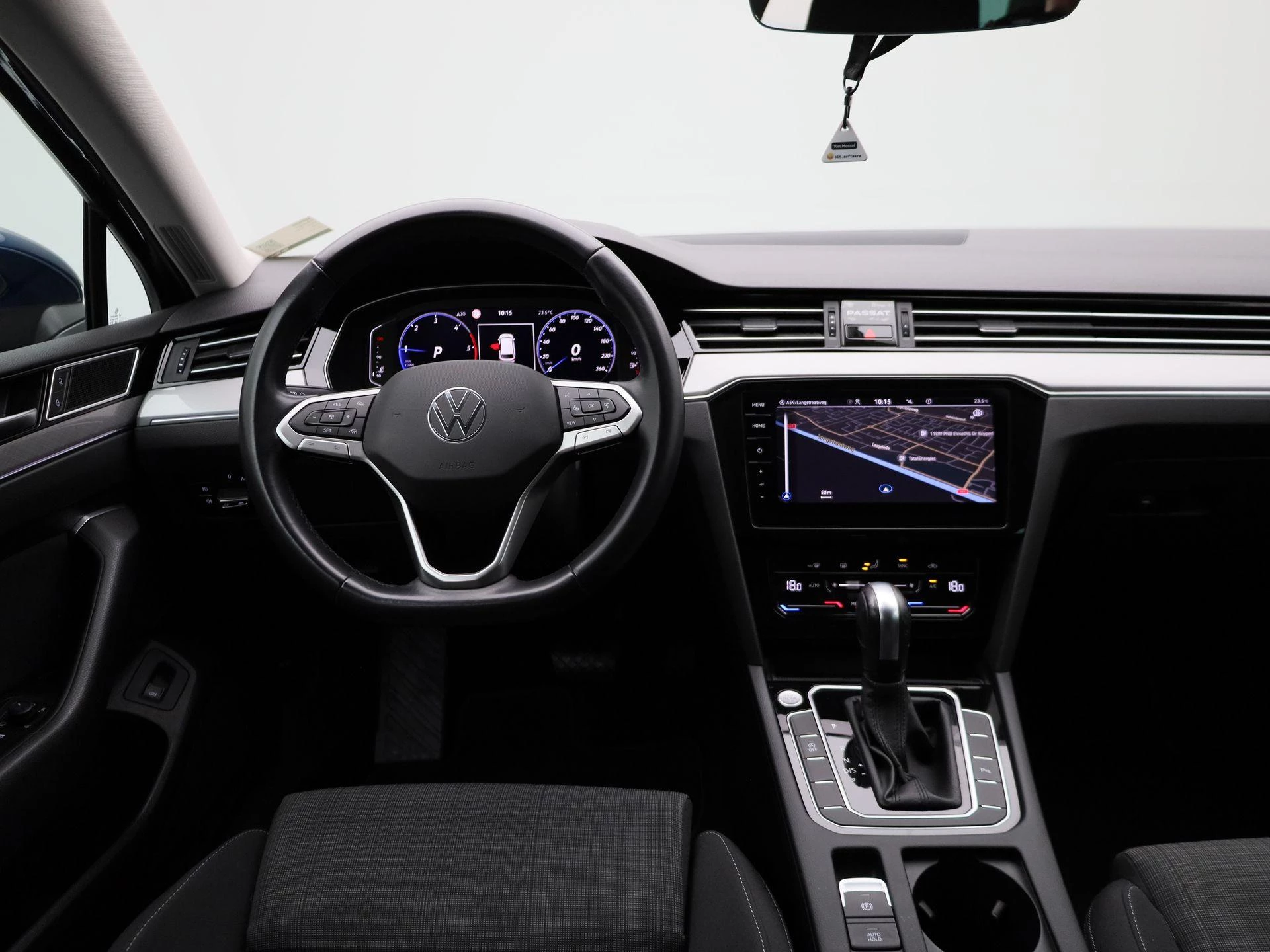 Volkswagen-Passat-image-6