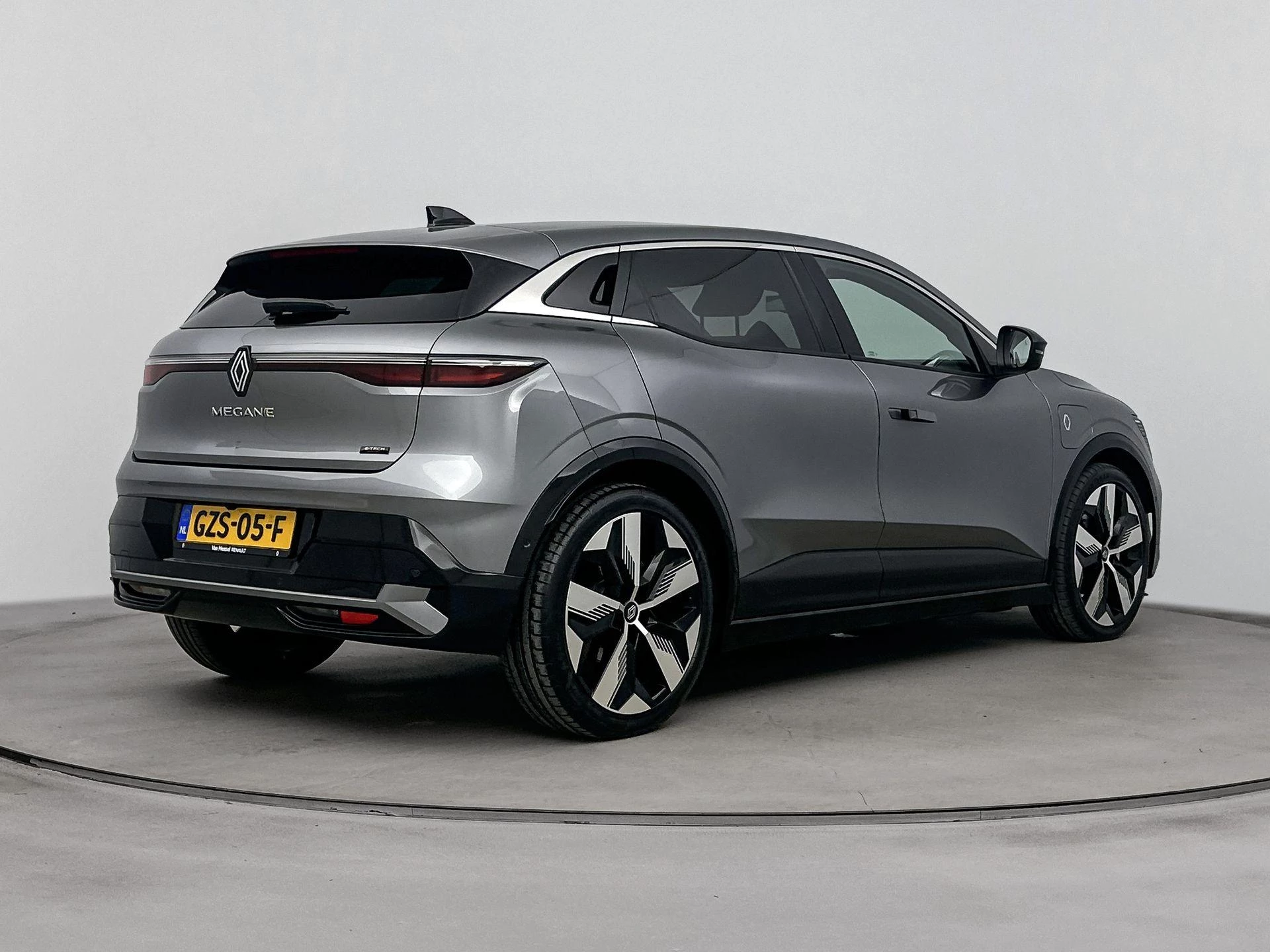 Renault-Megane E-Tech-image-3