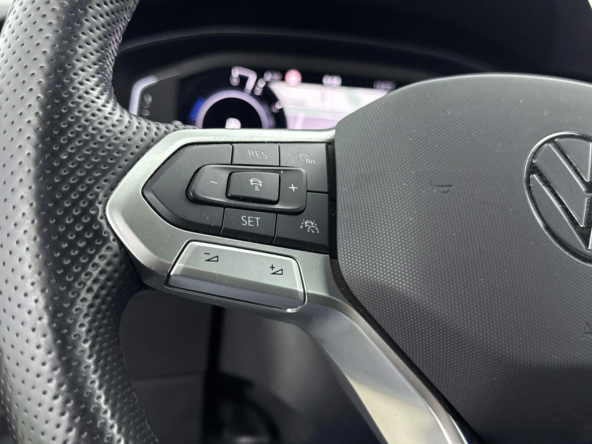 Volkswagen-Passat-image-5