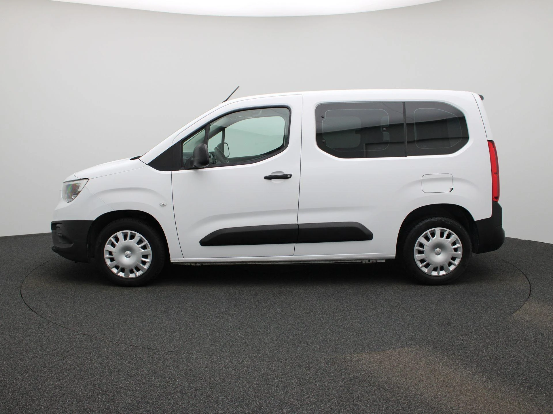 Opel-Combo Life-image-3
