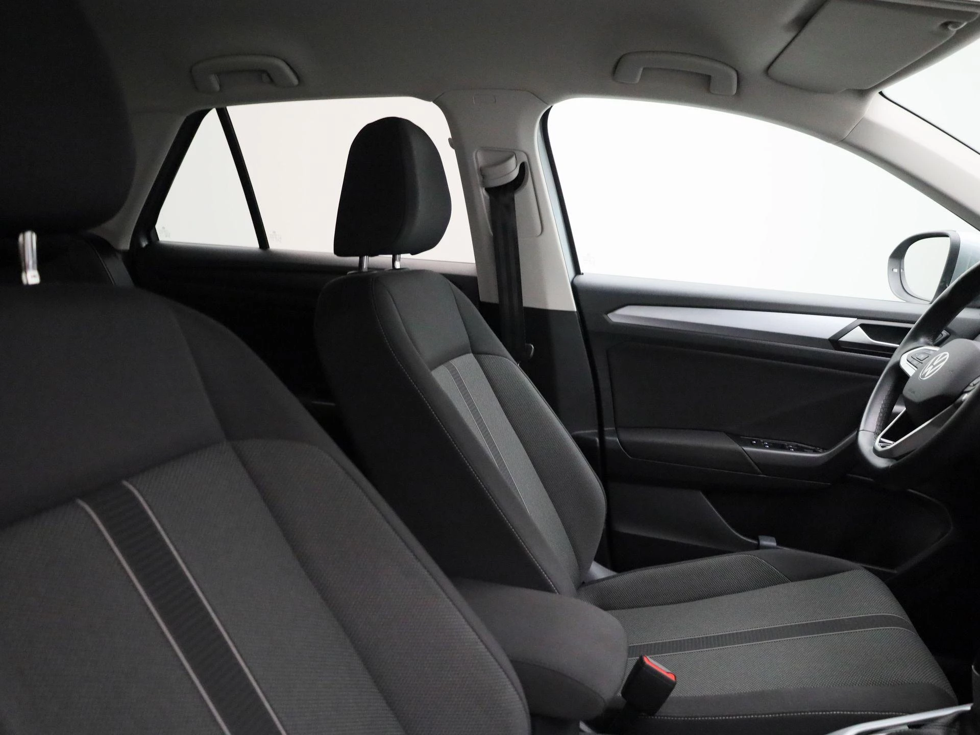 Volkswagen-T-Roc-image-31