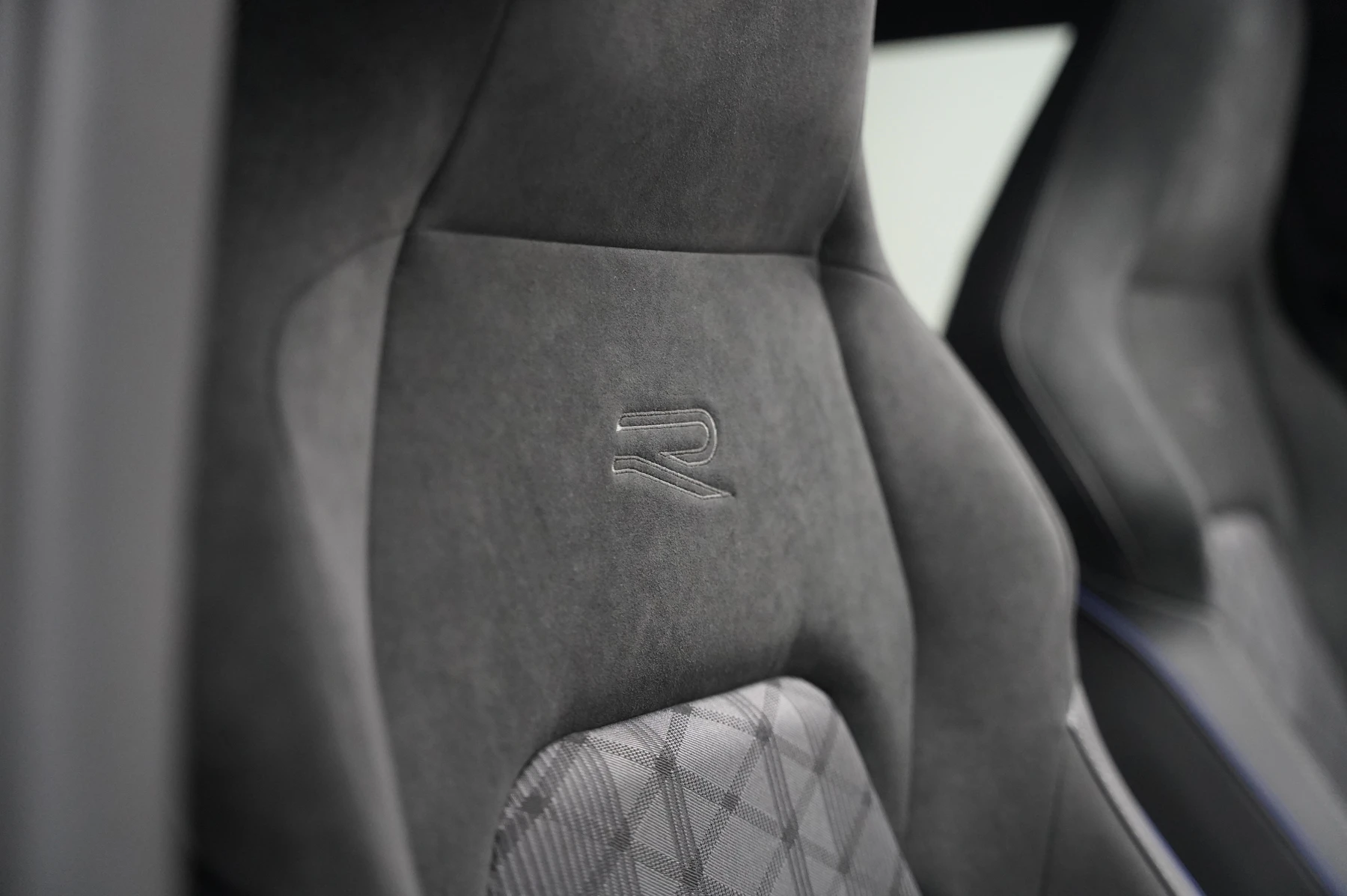 Volkswagen-Golf-image-27