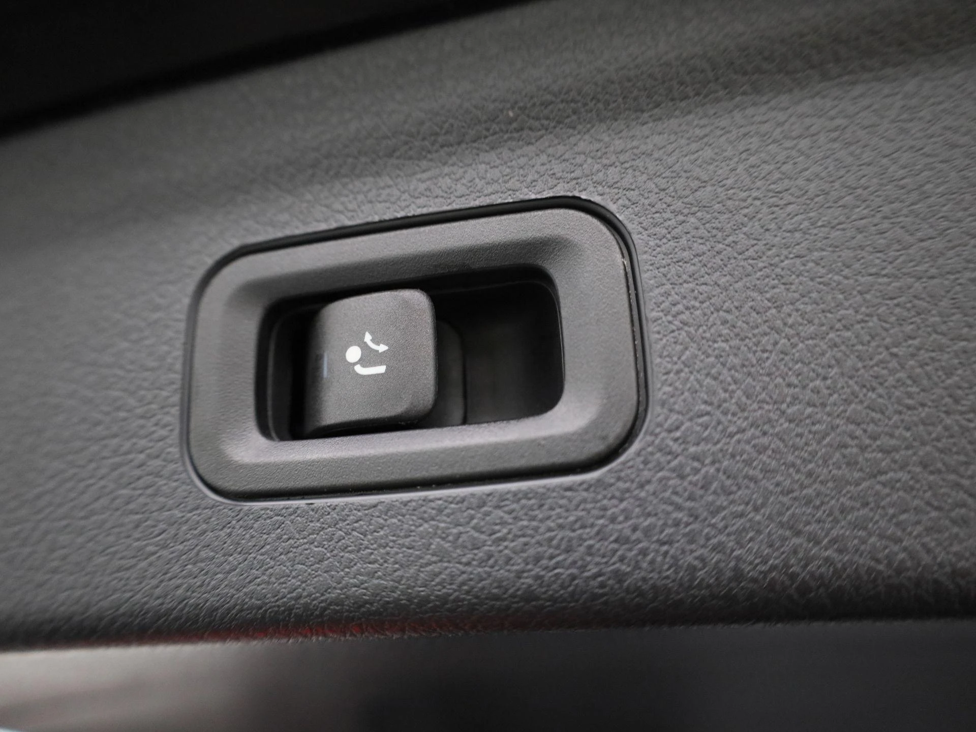 Mercedes-Benz-GLE-image-12