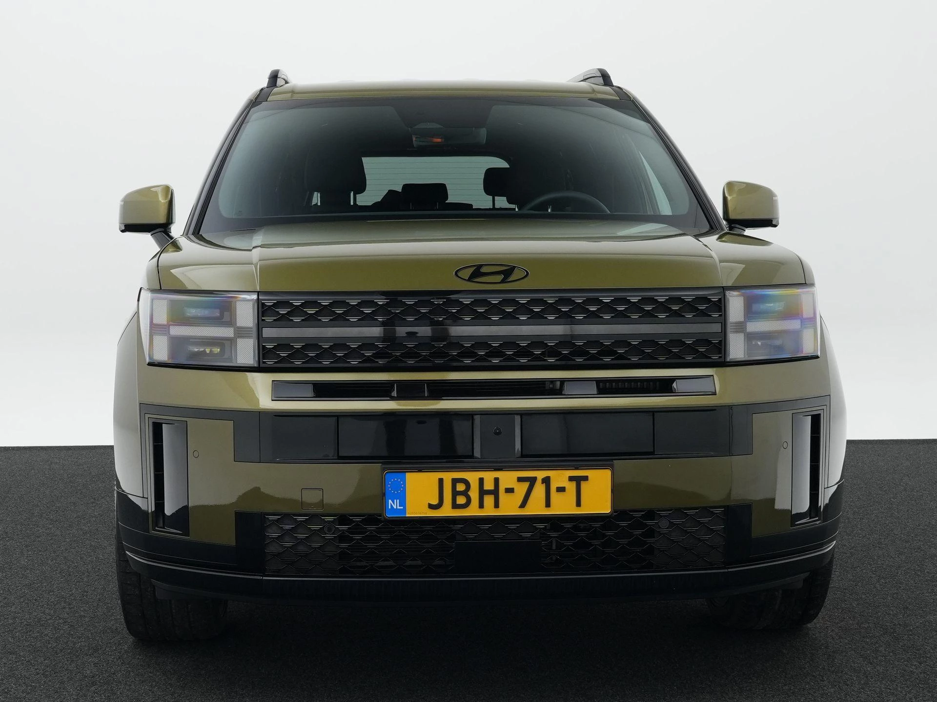 Hyundai-Santa Fe-image-2