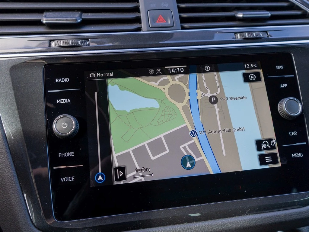 Volkswagen Tiguan 2.0 TDI DSG Active Navi, AHK, ZGV