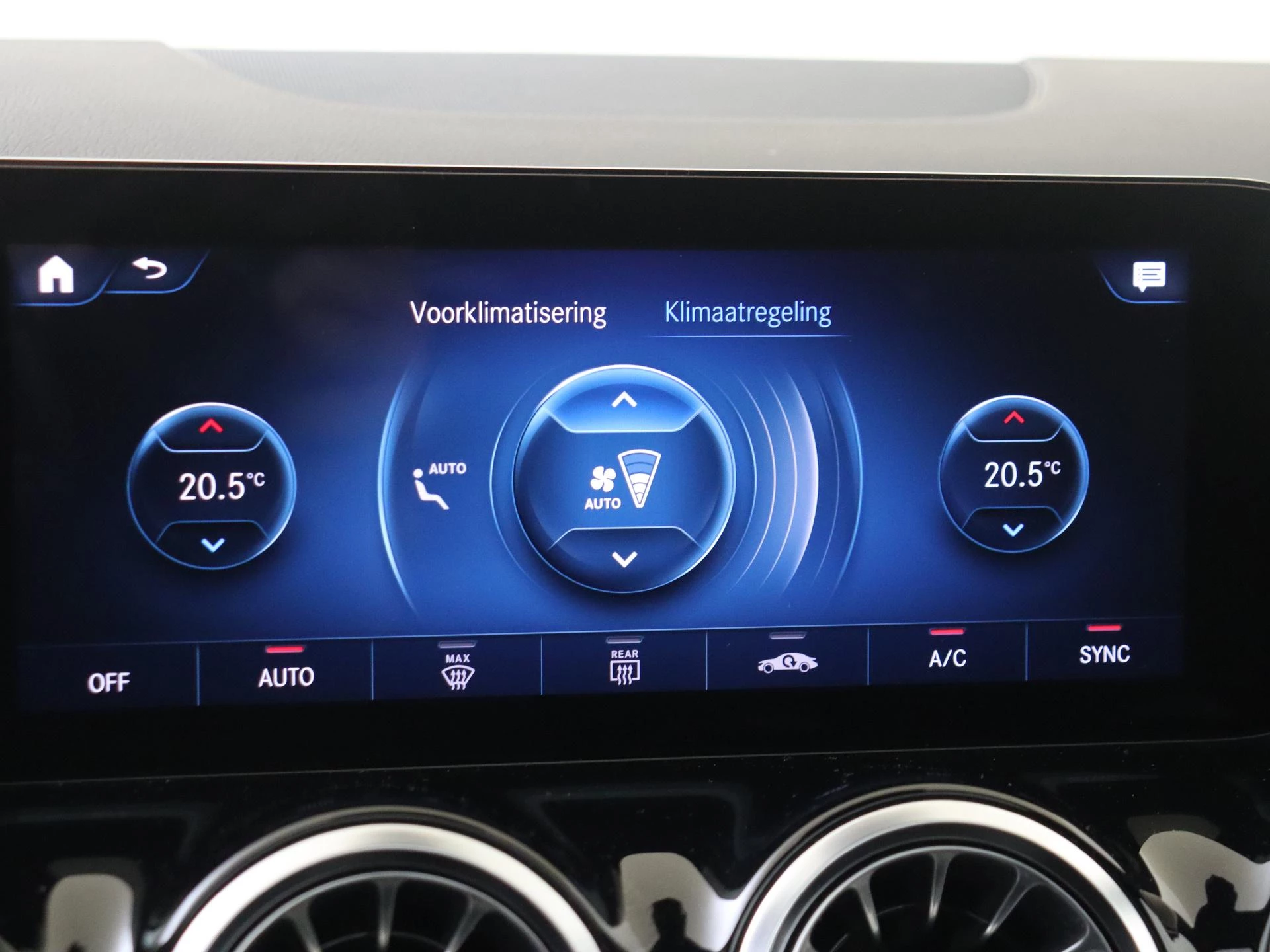 Mercedes-Benz-EQA-image-18