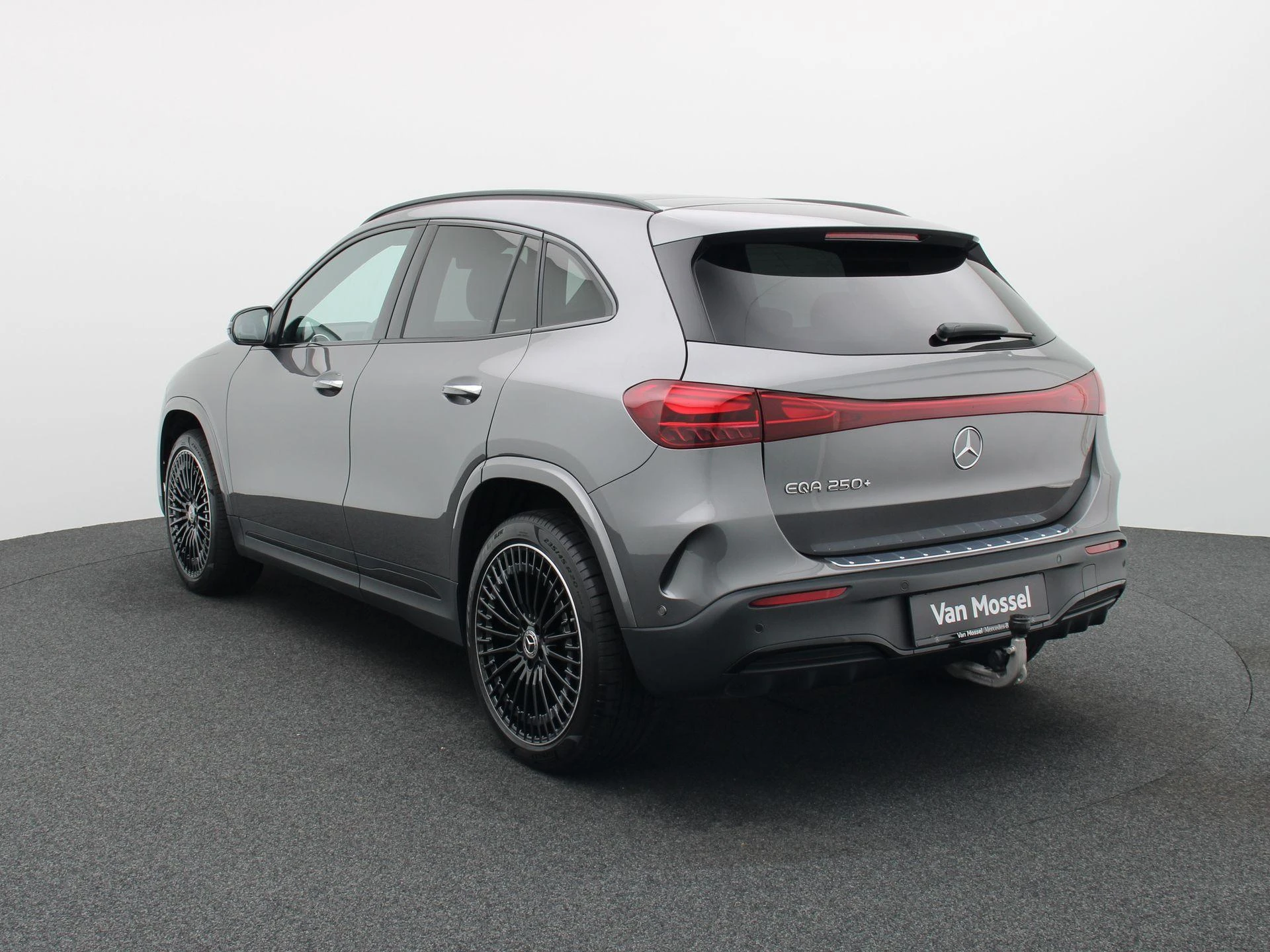 Mercedes-Benz-EQA-image-1
