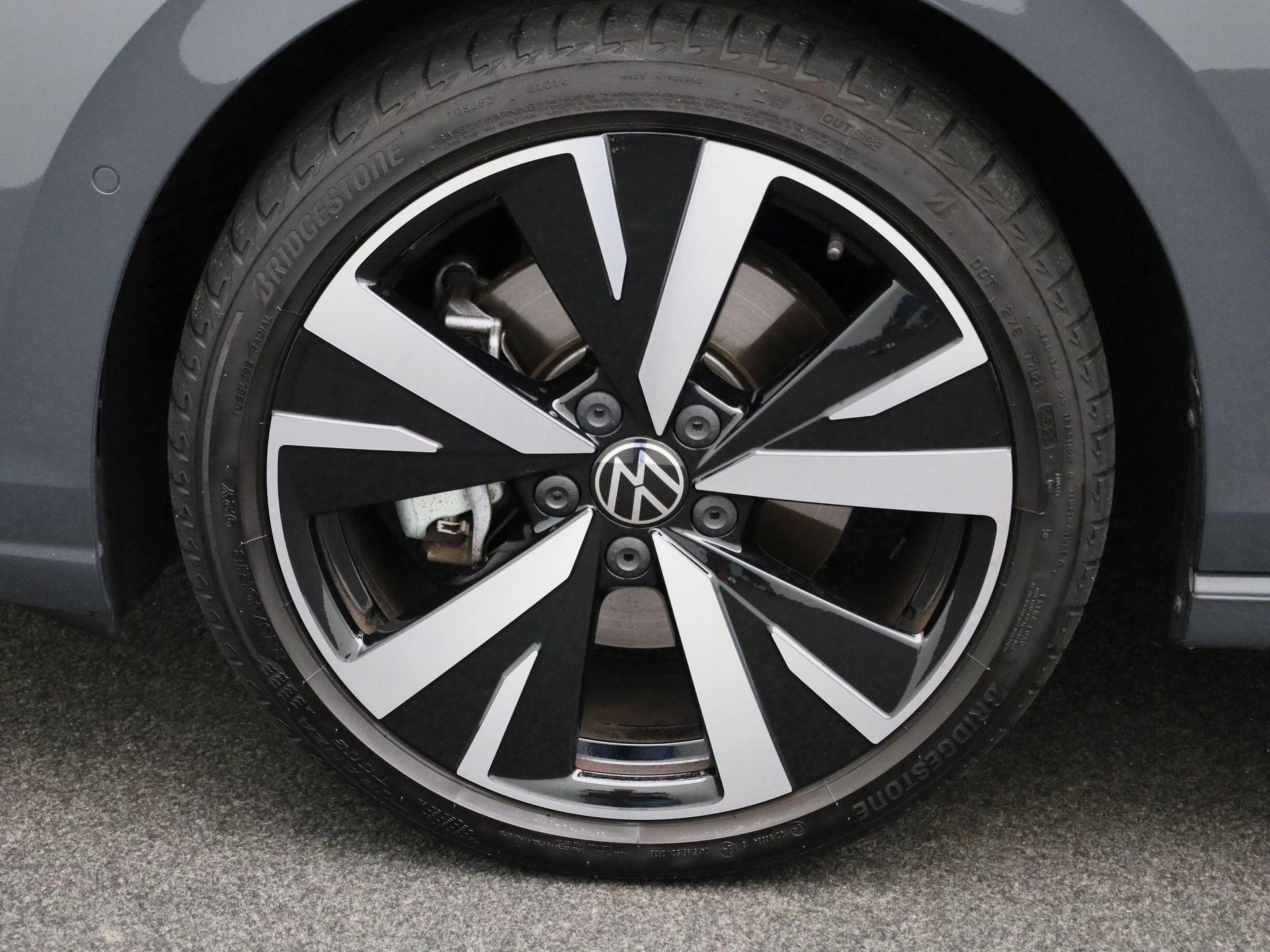 Volkswagen-Golf-image-13