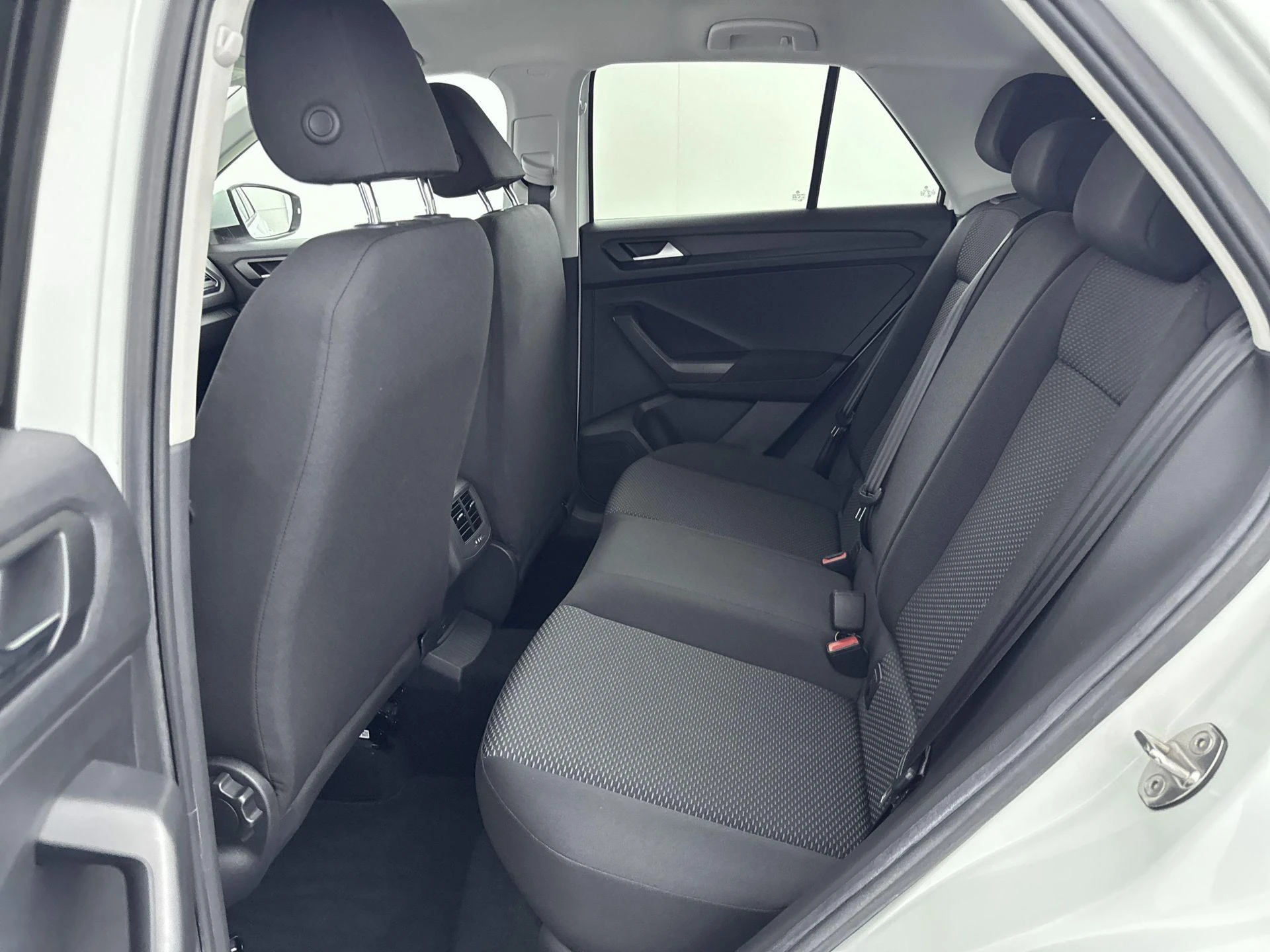 Volkswagen-T-Roc-image-24
