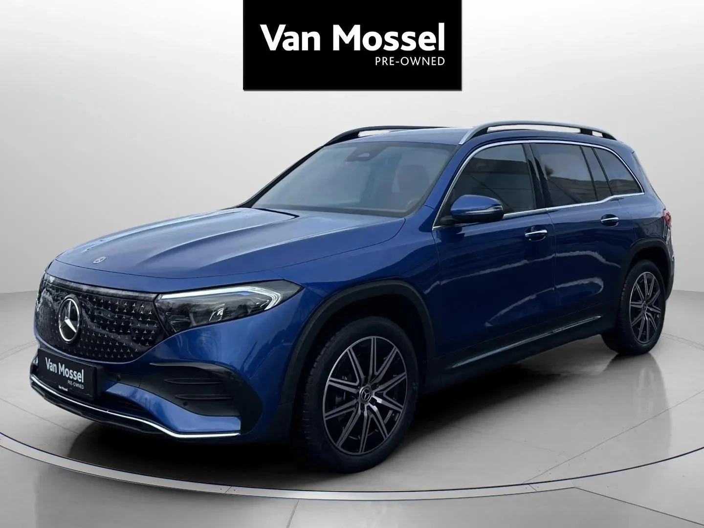 Mercedes-Benz-EQB-image-0