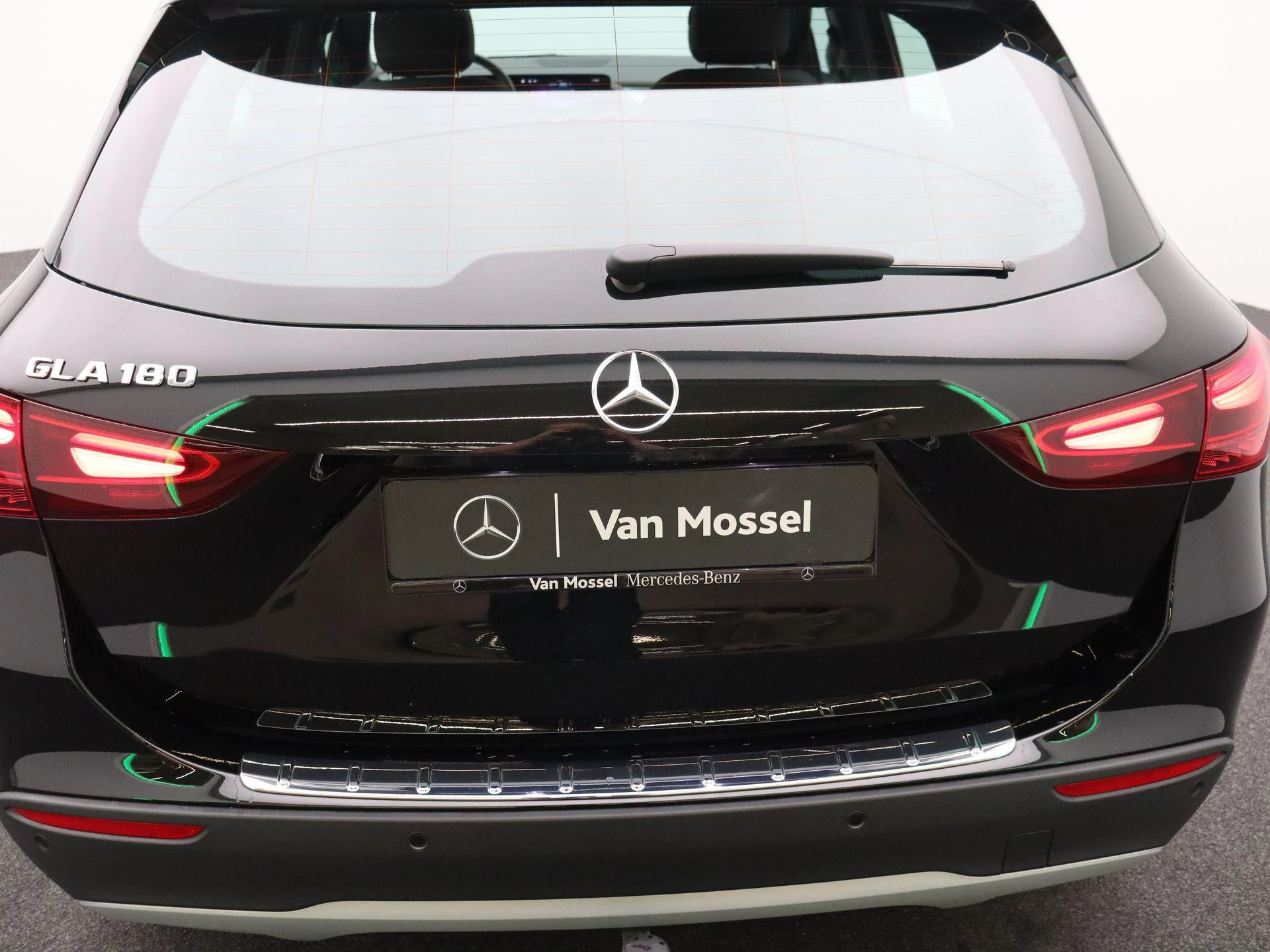 Mercedes-Benz GLA 180 Business Line + TREKHAAK + CAMERA + SENSOREN +