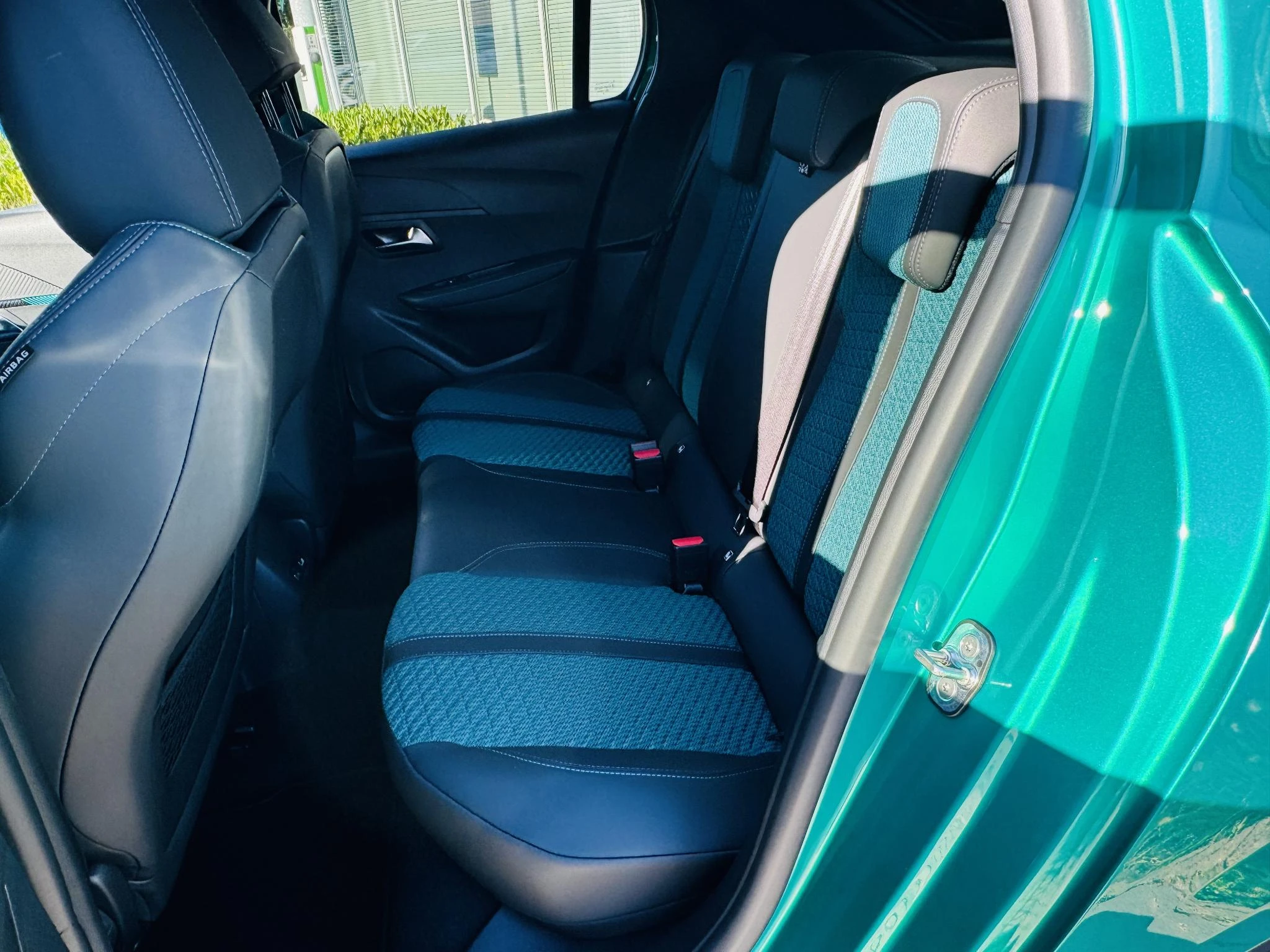 Peugeot-208-image-25