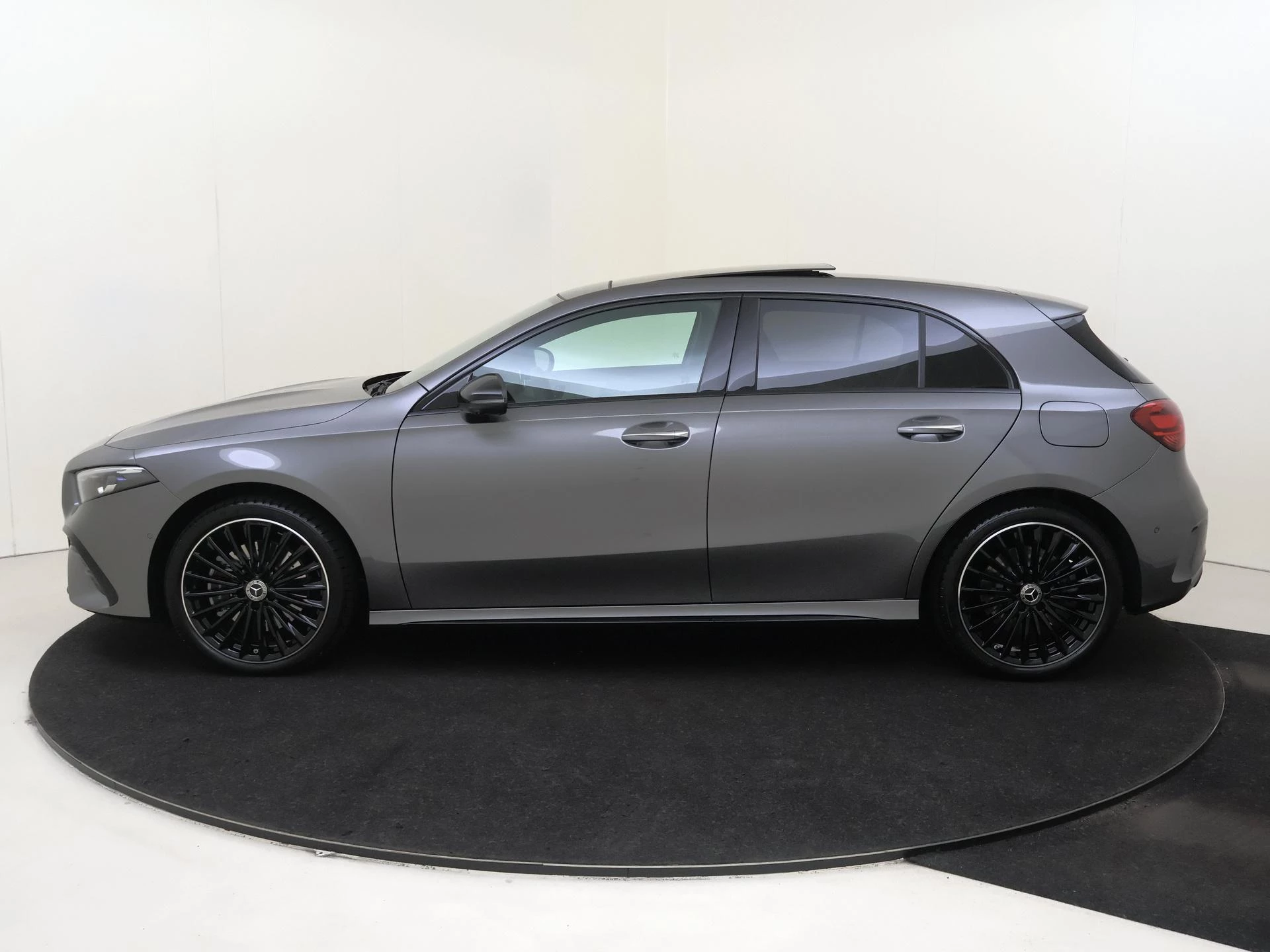 Mercedes-Benz-A-Klasse-image-7