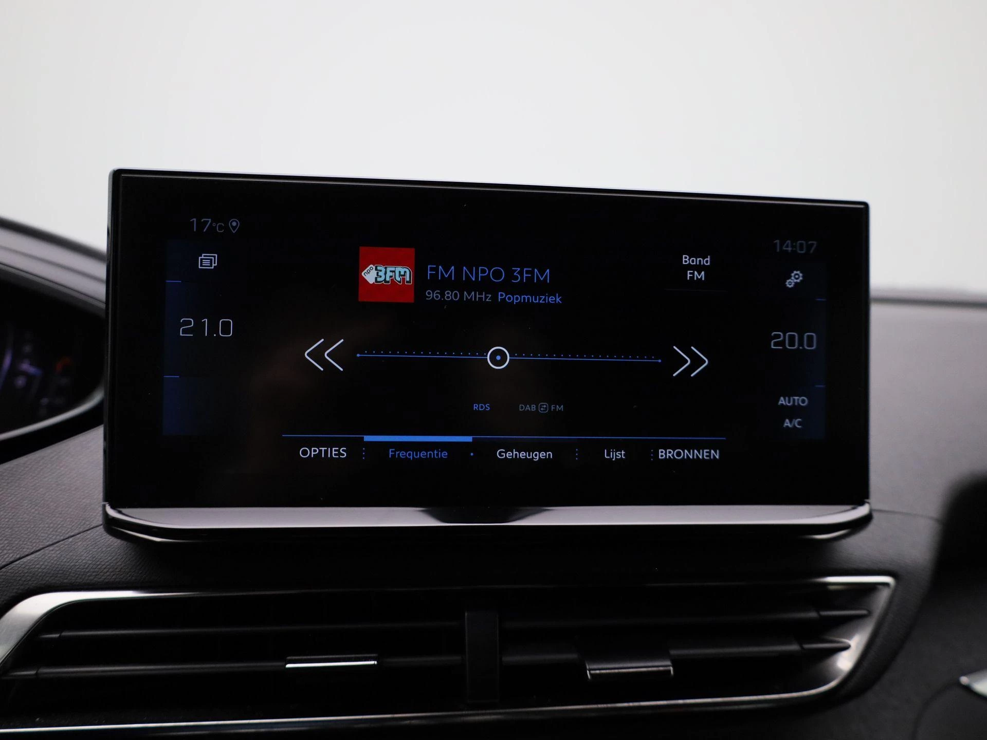 Peugeot-5008-image-16