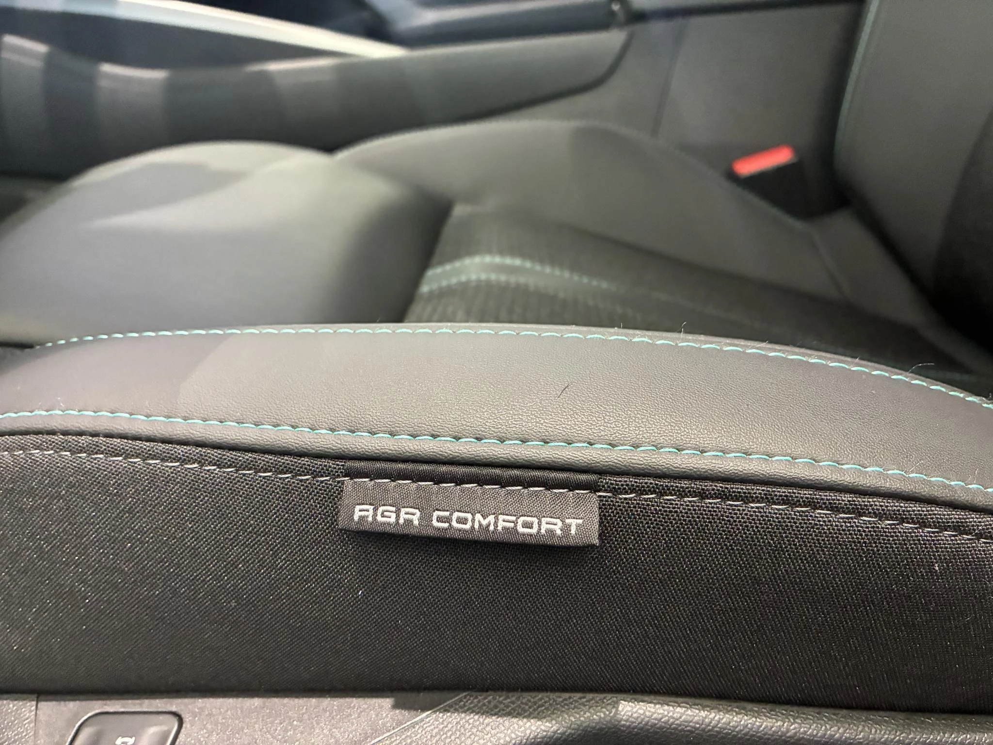 Peugeot 408 1.6 HYbrid 225 EAT8 Allure Avantage