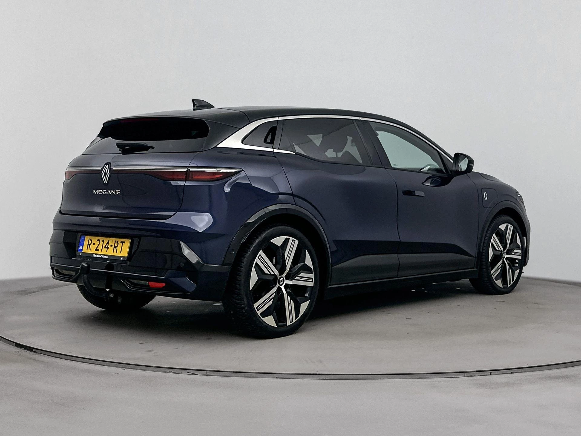 Renault-Megane E-Tech-image-3