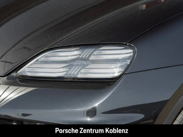 Porsche Macan 4 -