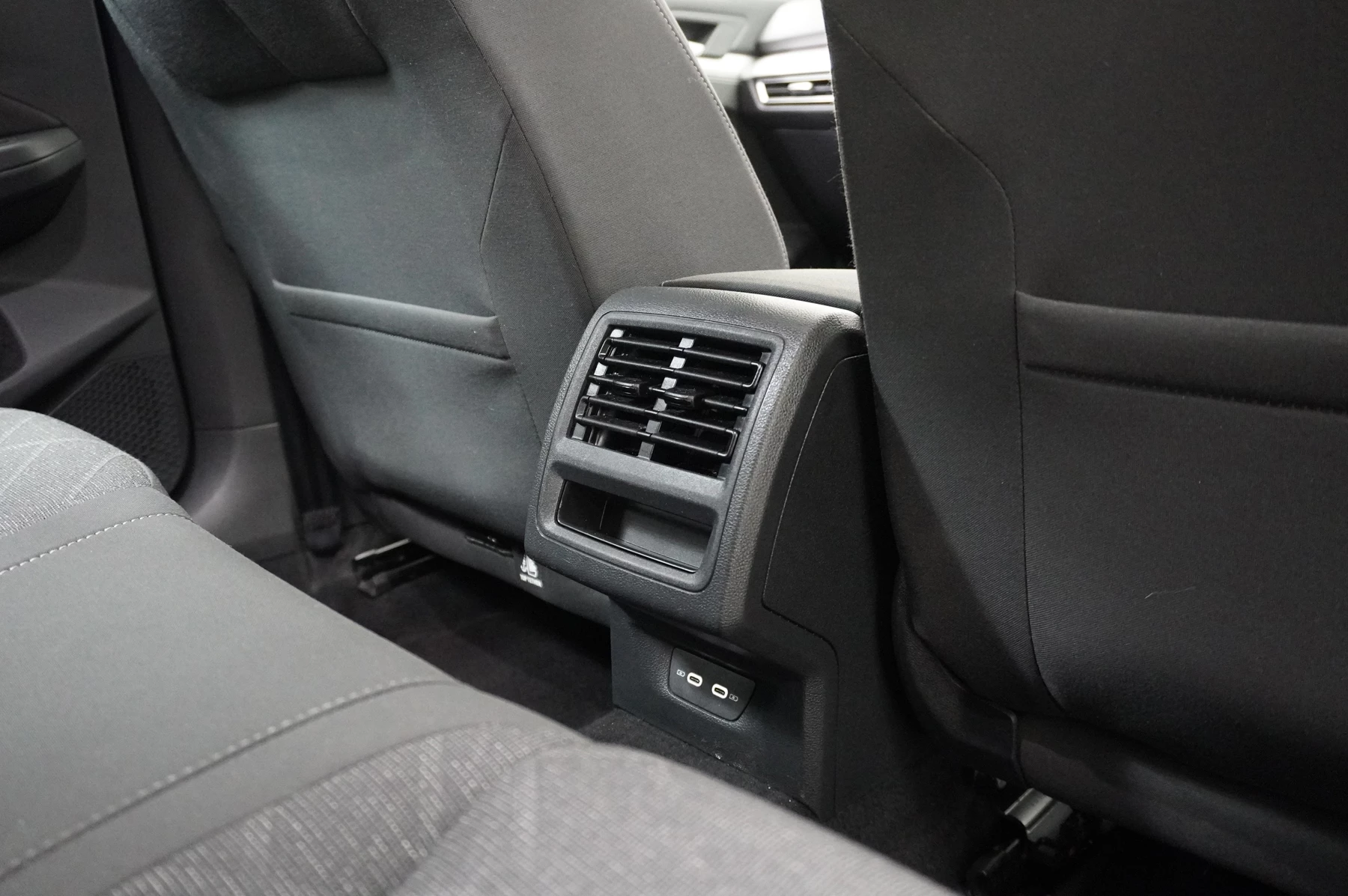Volkswagen-Golf-image-13