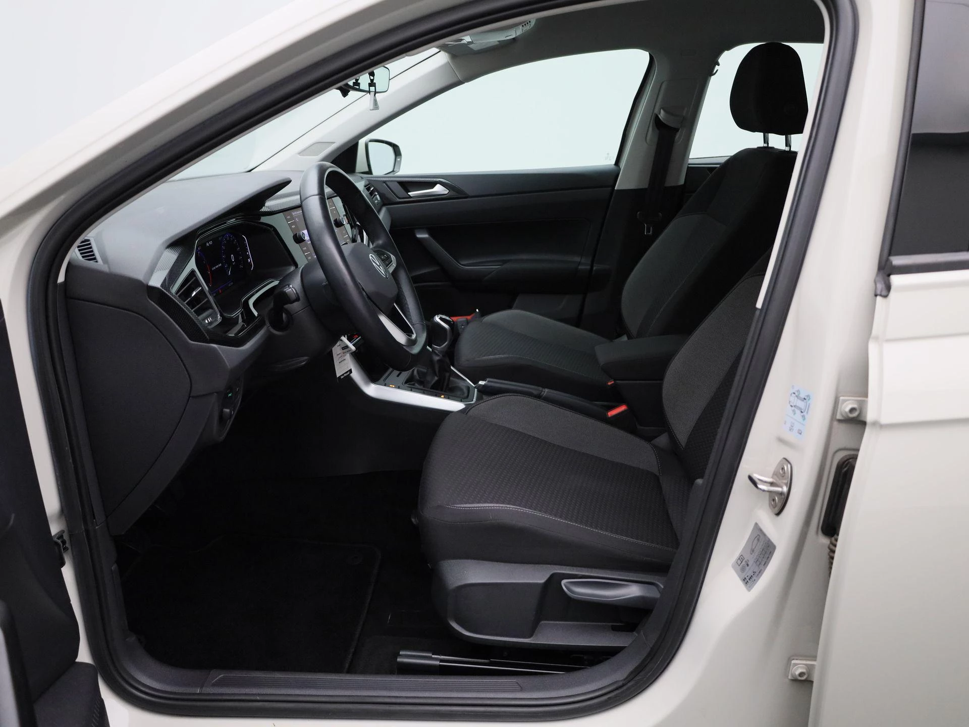 Volkswagen-Polo-image-8
