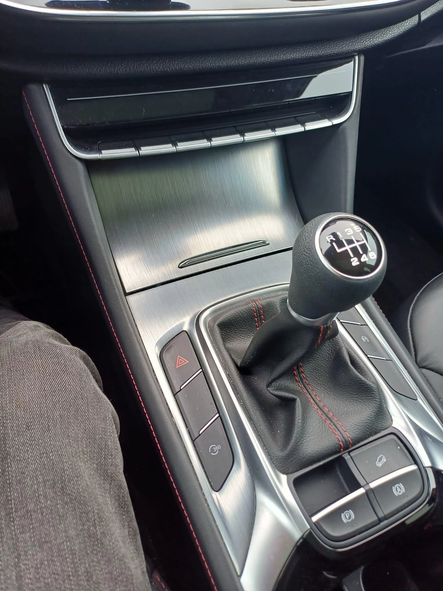 MG HS 1.5T-GDi MT Luxury