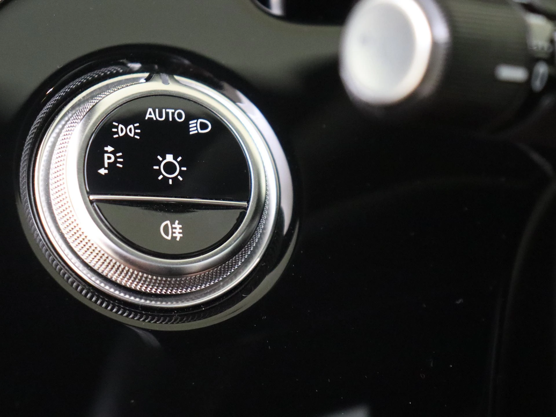 Mercedes-Benz-E-Klasse-image-23