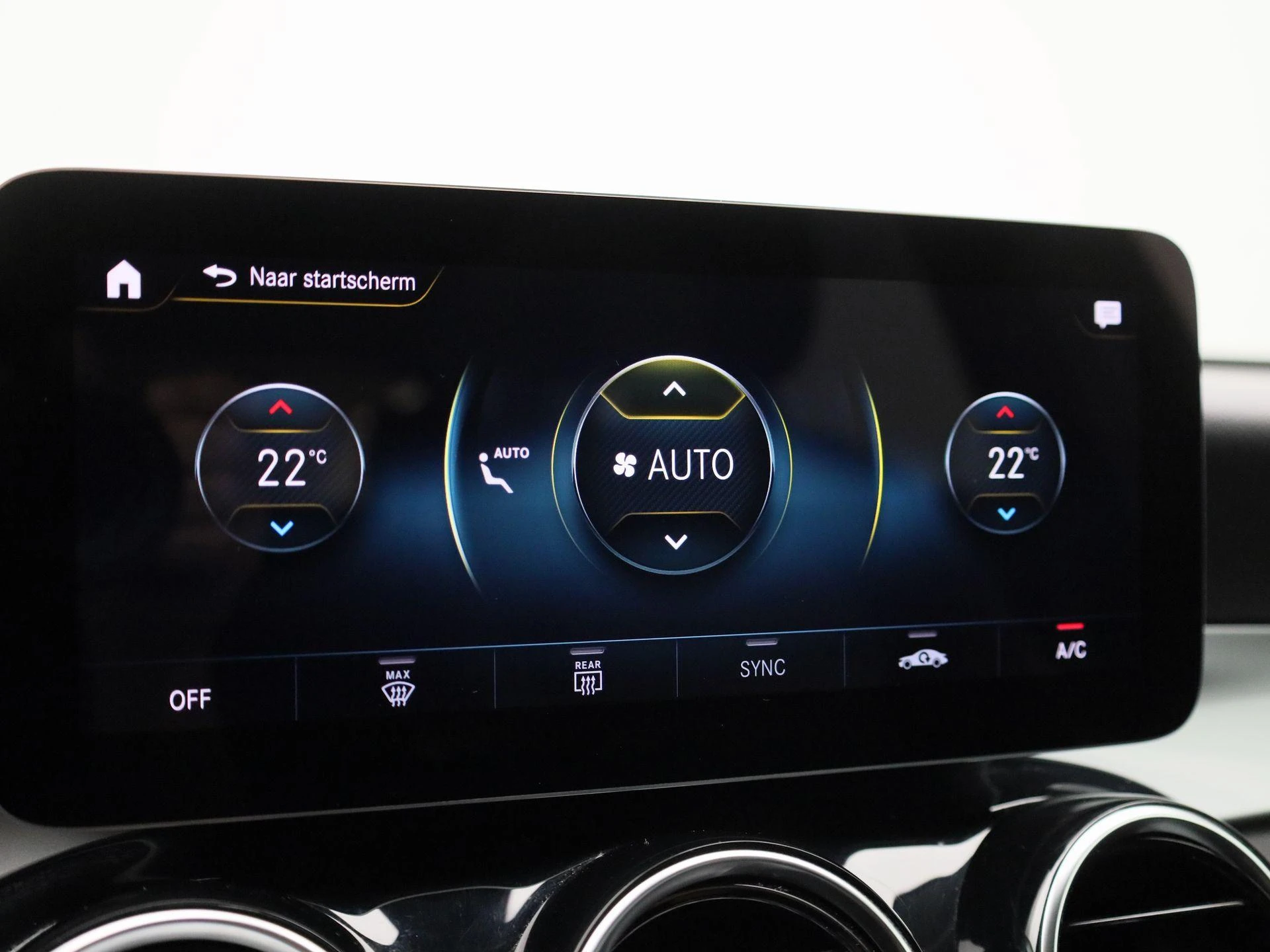 Mercedes-Benz-GLC-image-22