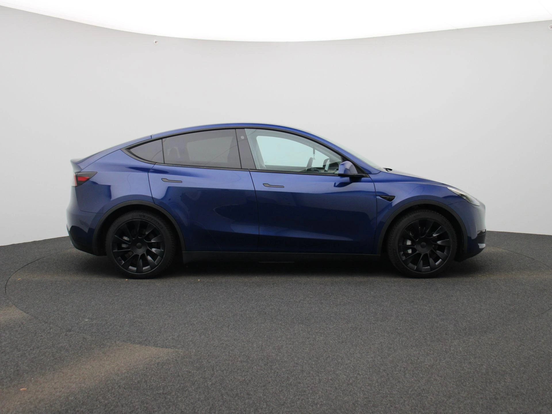 Tesla-Model Y-image-5