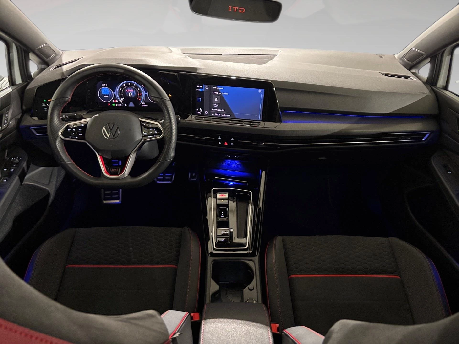 Volkswagen-Golf-image-4