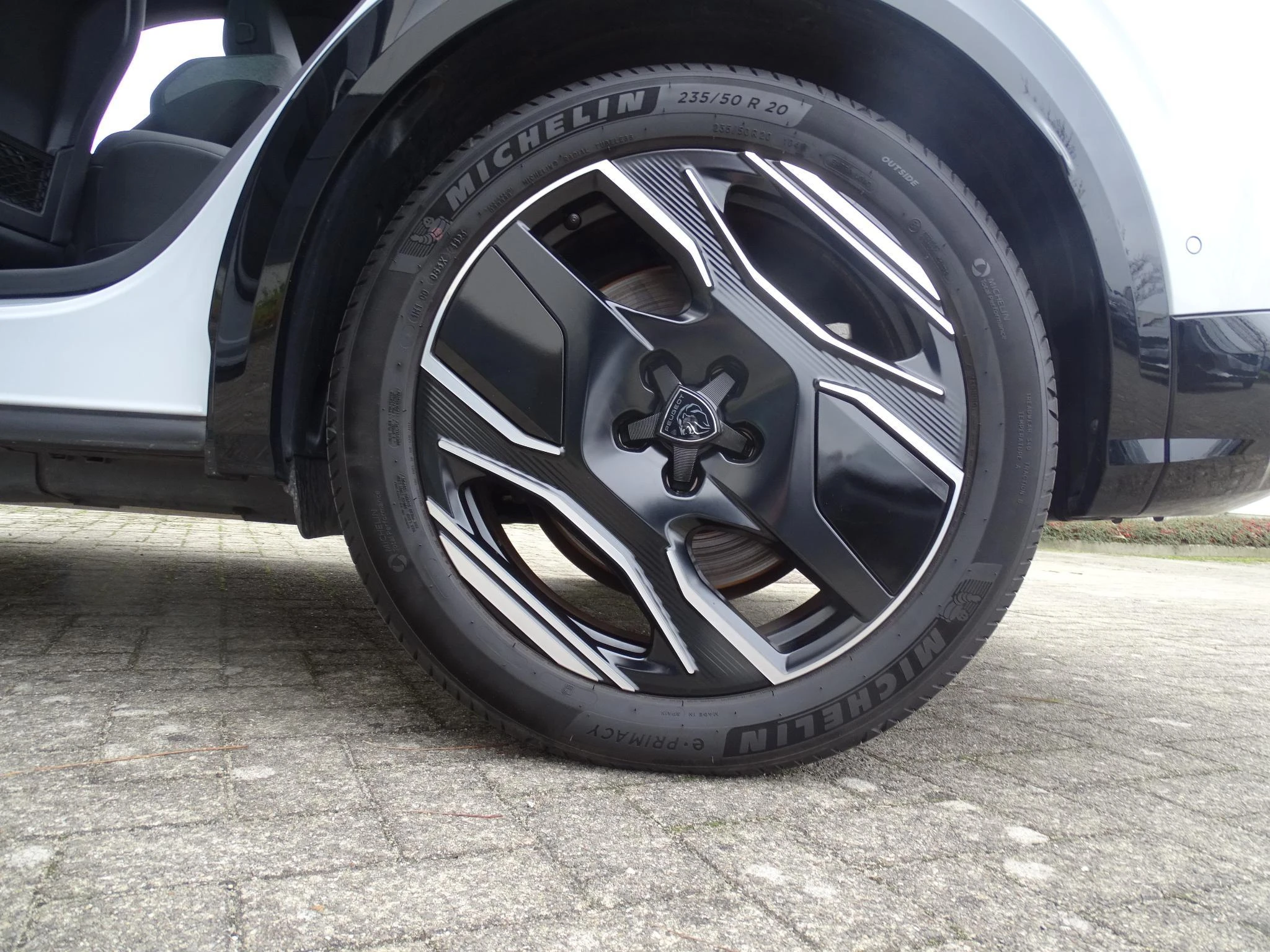 Peugeot-e-3008-image-11