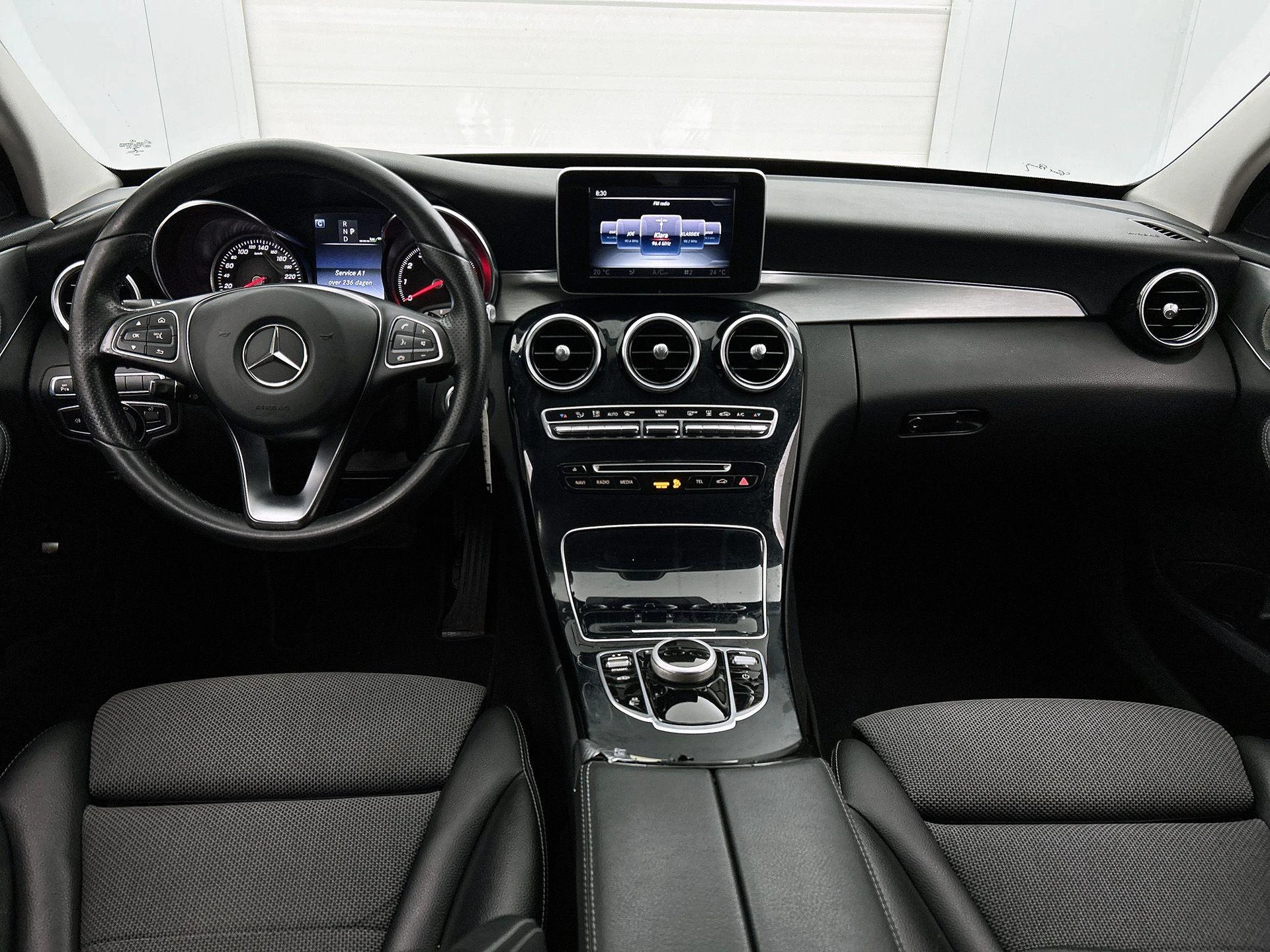 Mercedes-Benz-C-Klasse-image-21