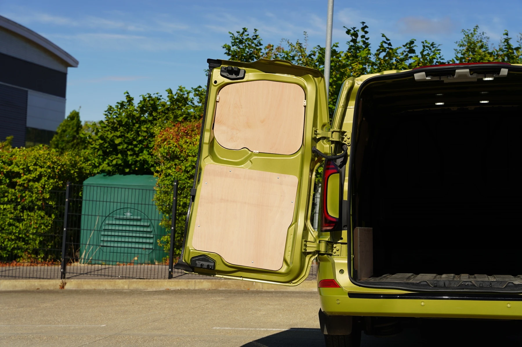 Volkswagen-Transporter-image-28