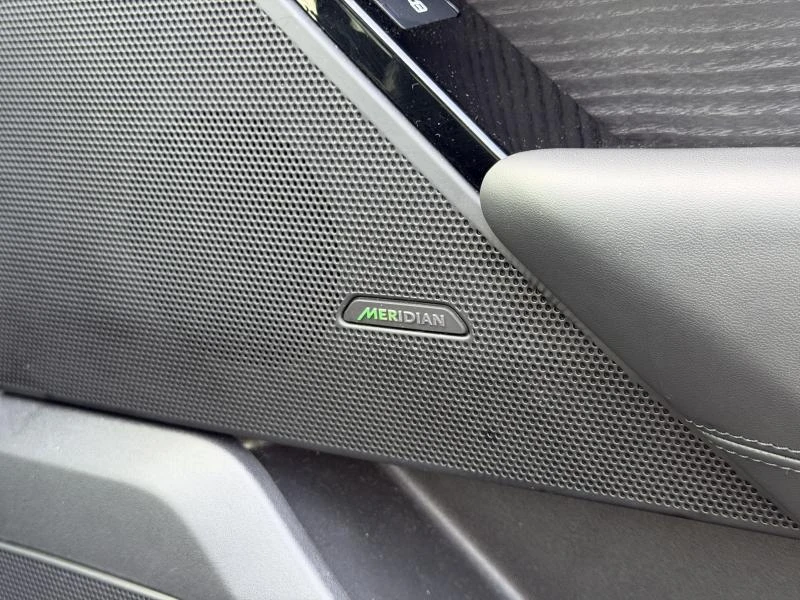 Land Rover-Range Rover Velar-image-25