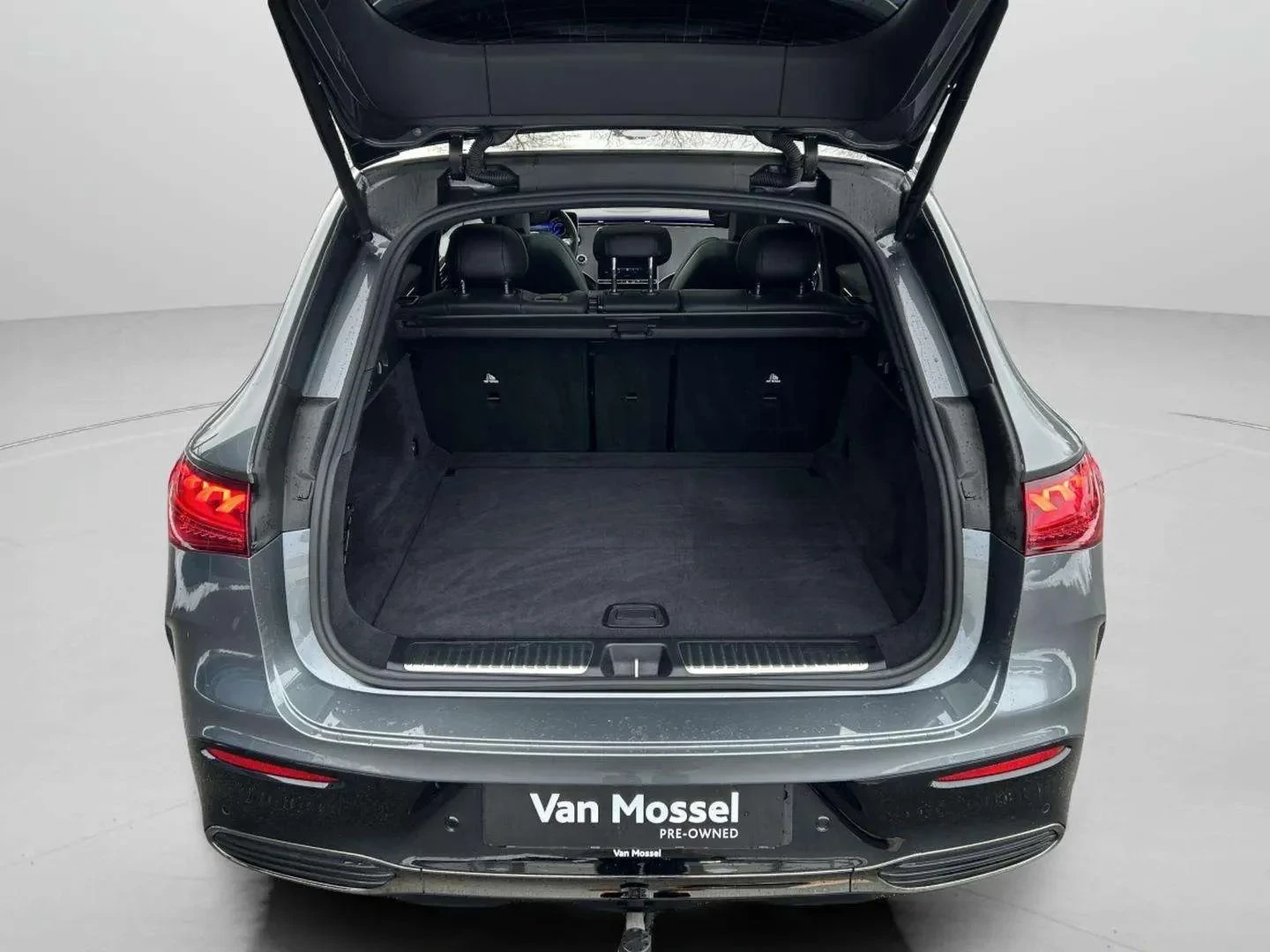 Mercedes-Benz-EQE-image-21