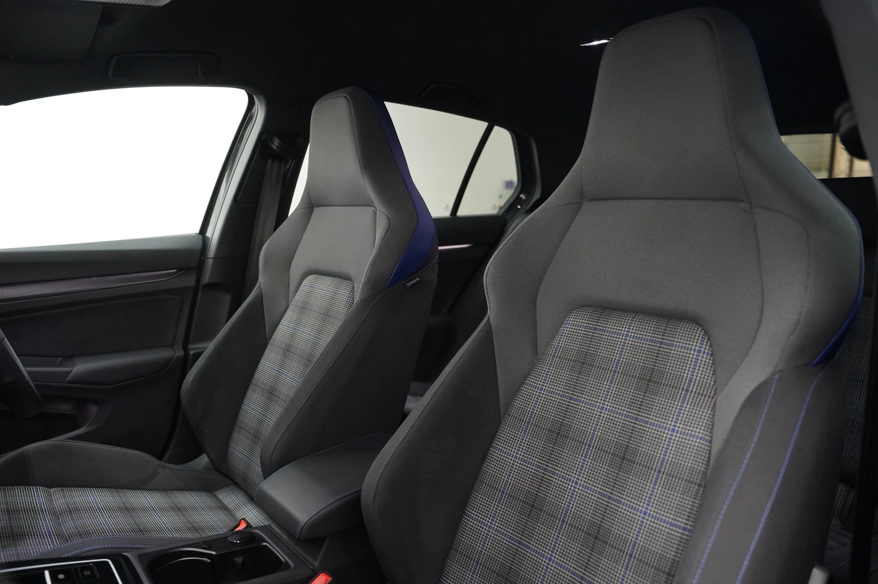 Volkswagen-Golf-image-9