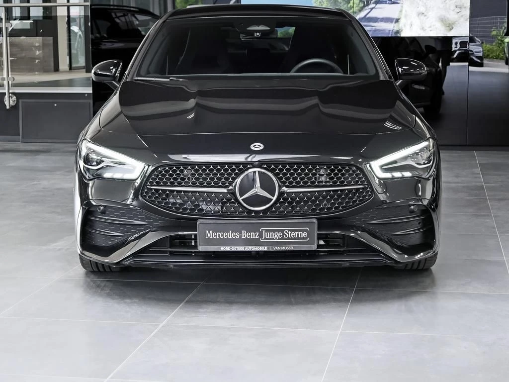 Mercedes-Benz-CLA 200-image-3