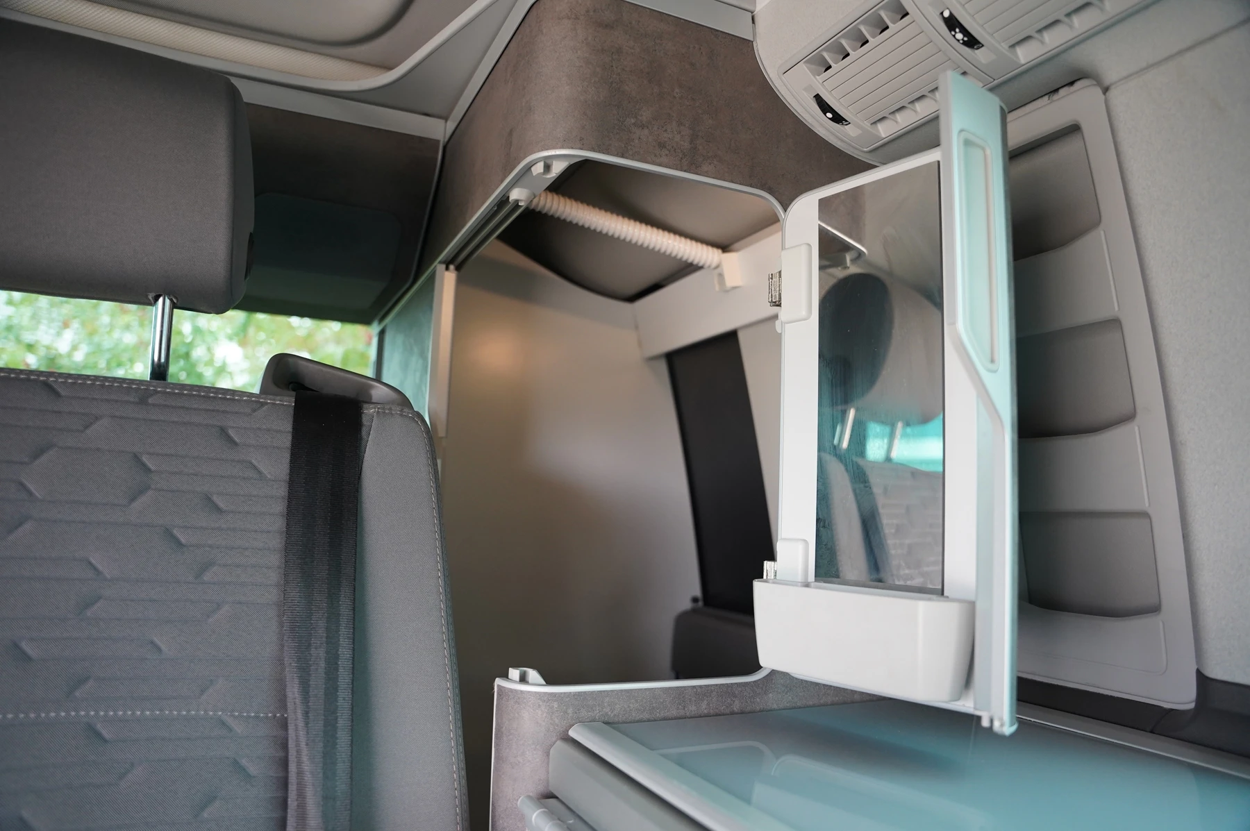 Volkswagen-California-image-40