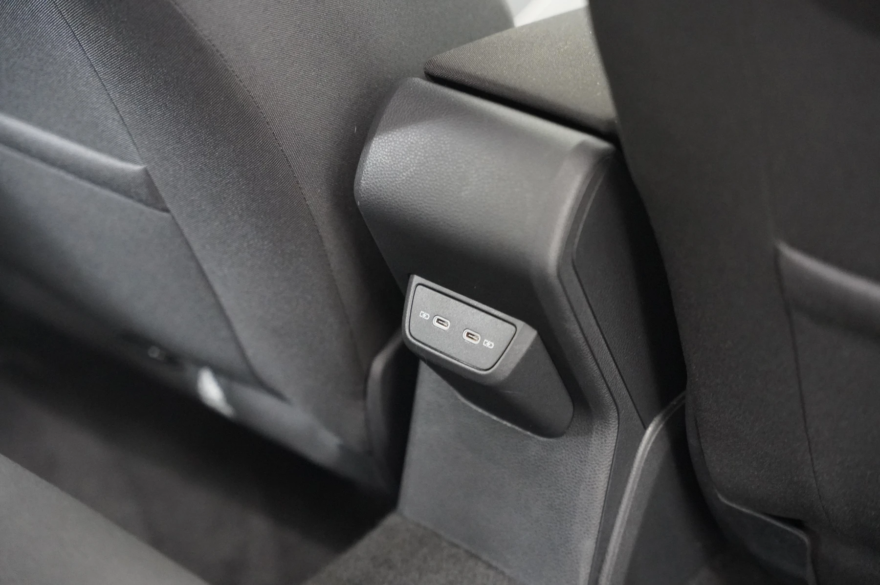 Volkswagen-Polo-image-28