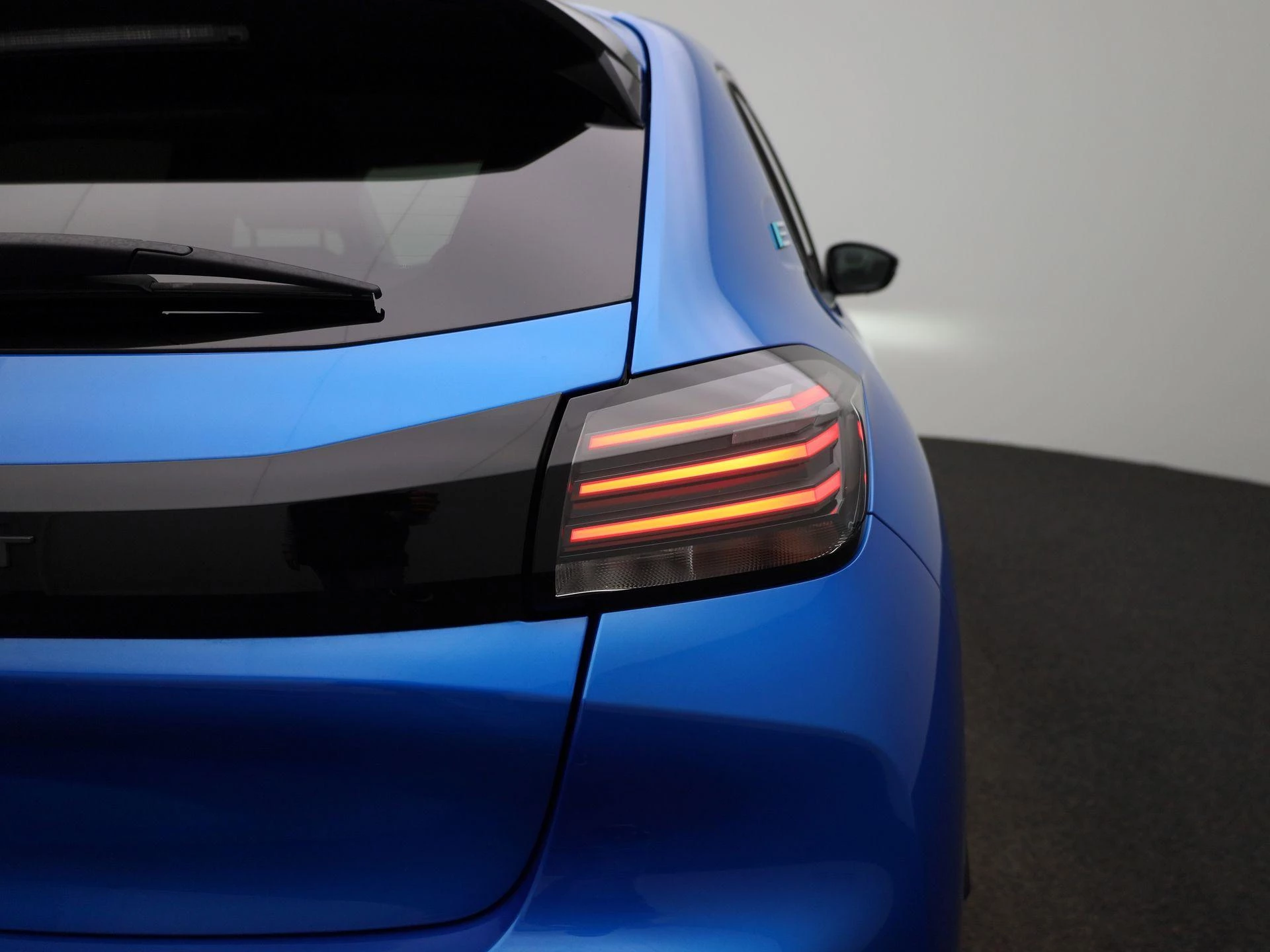 Peugeot-e-208-image-34