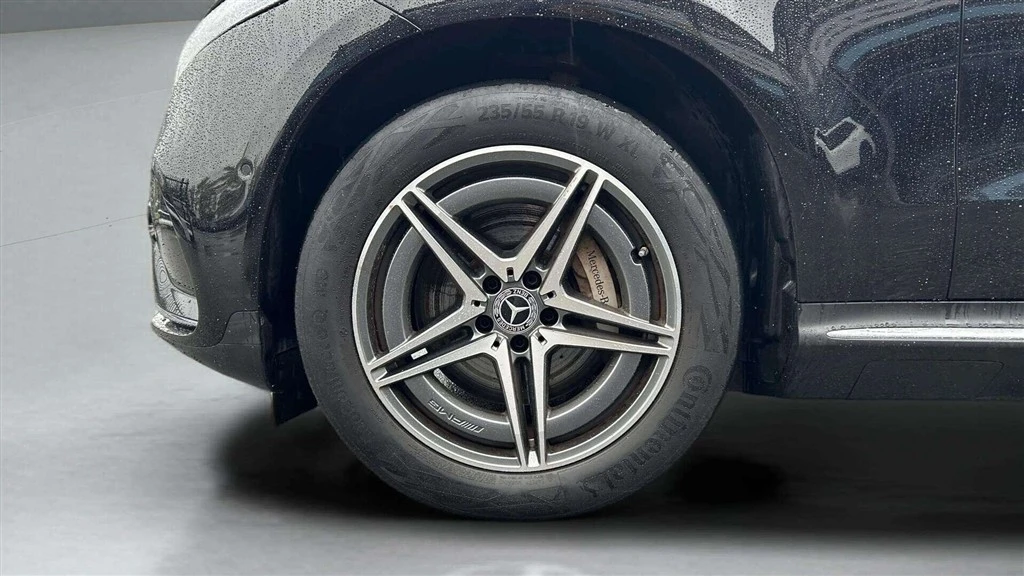 Mercedes-Benz-EQC-image-8