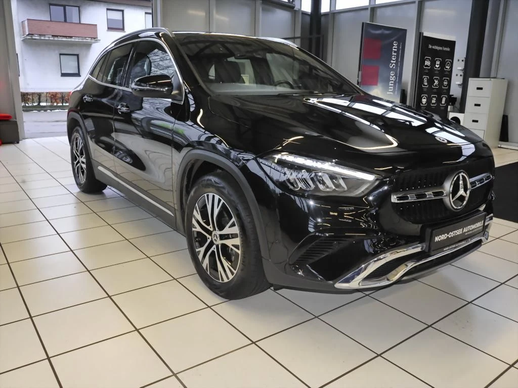 Mercedes-Benz-GLA 200 d-image-4