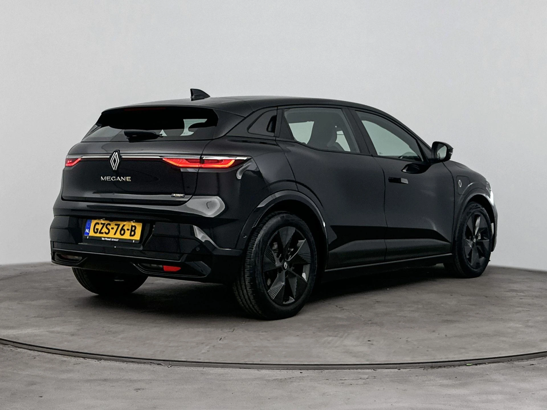 Renault-Megane E-Tech-image-3