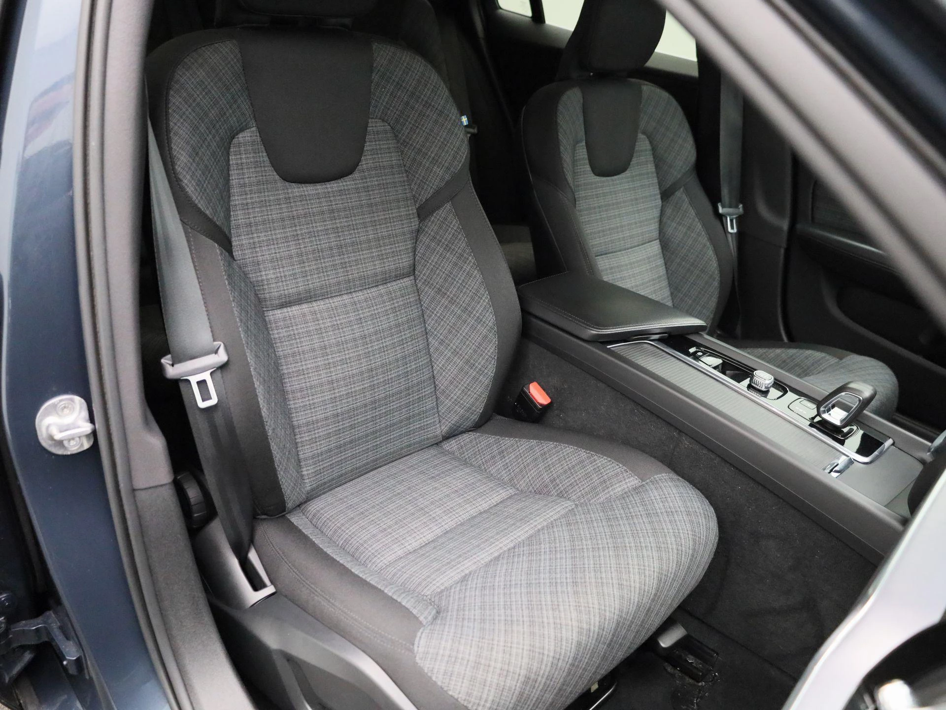 Volvo V60 B3 DCT Momentum Pro