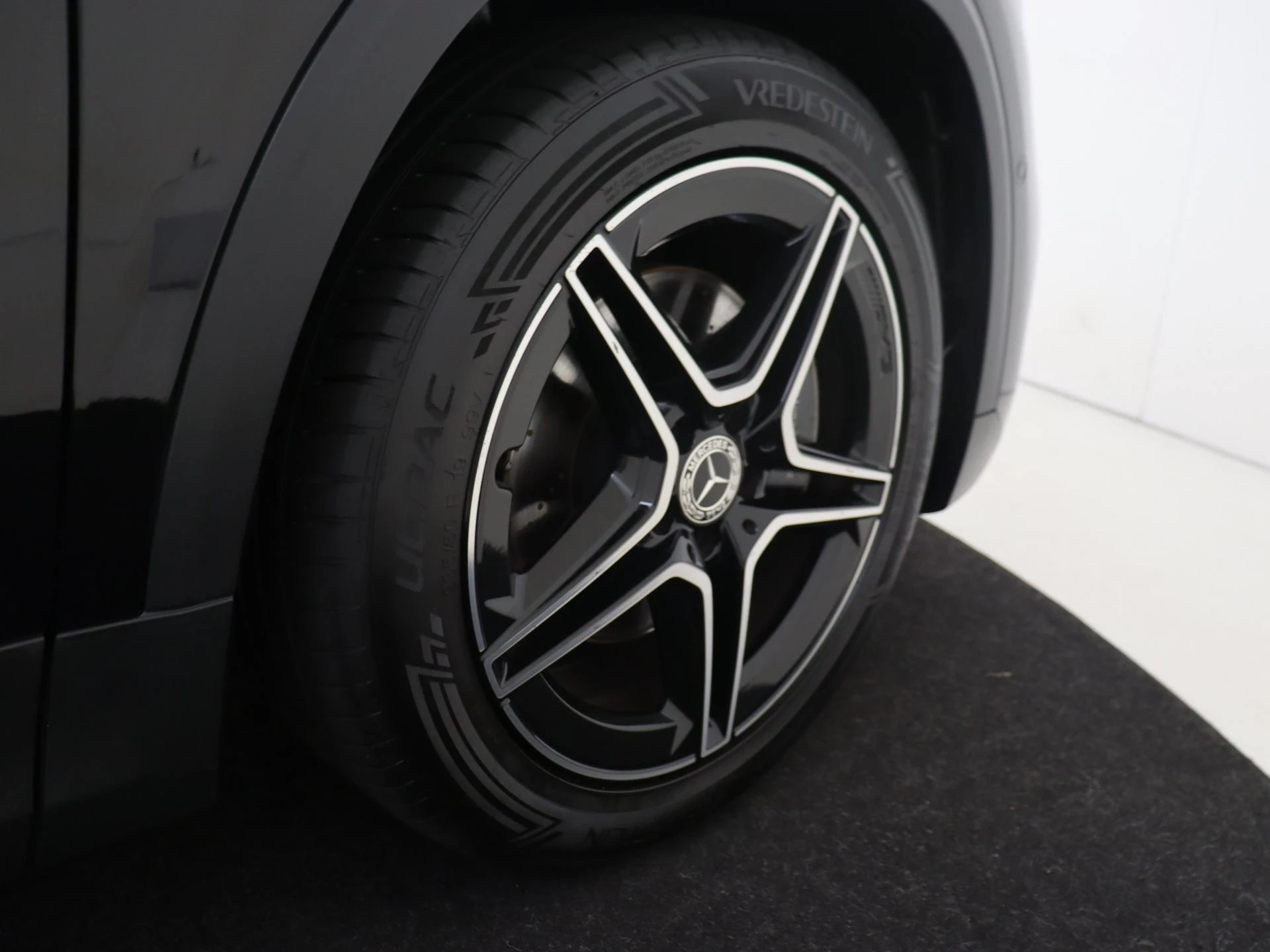 Mercedes-Benz-GLA-image-3