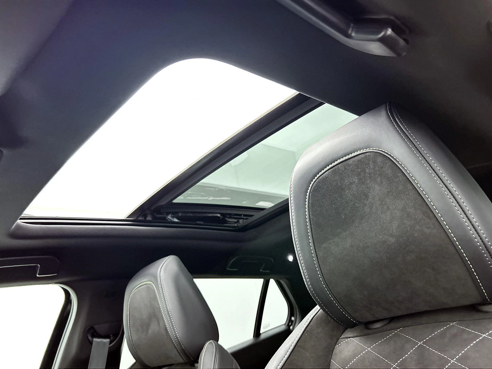 Peugeot-e-2008-image-42