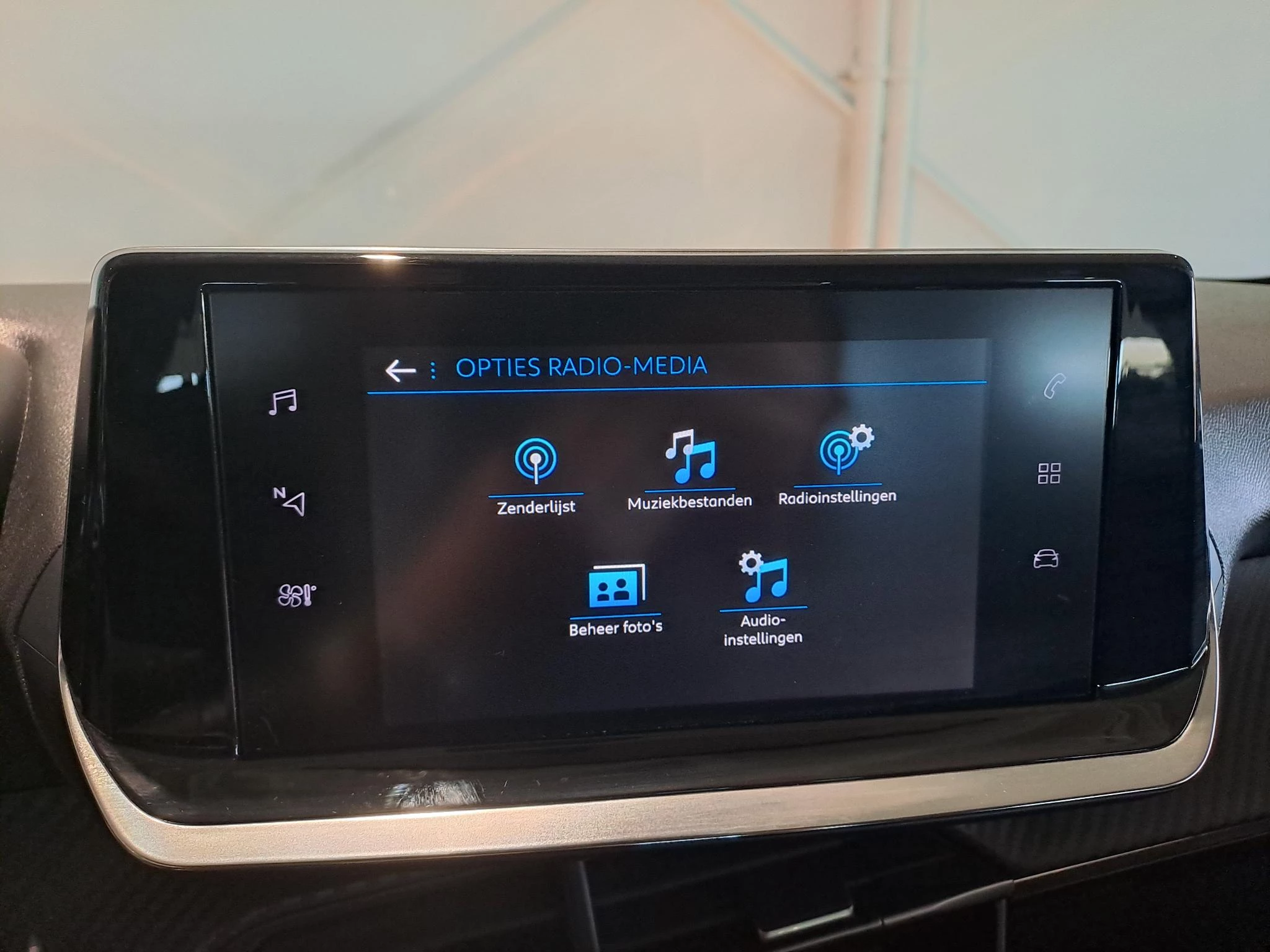 Peugeot-208-image-13